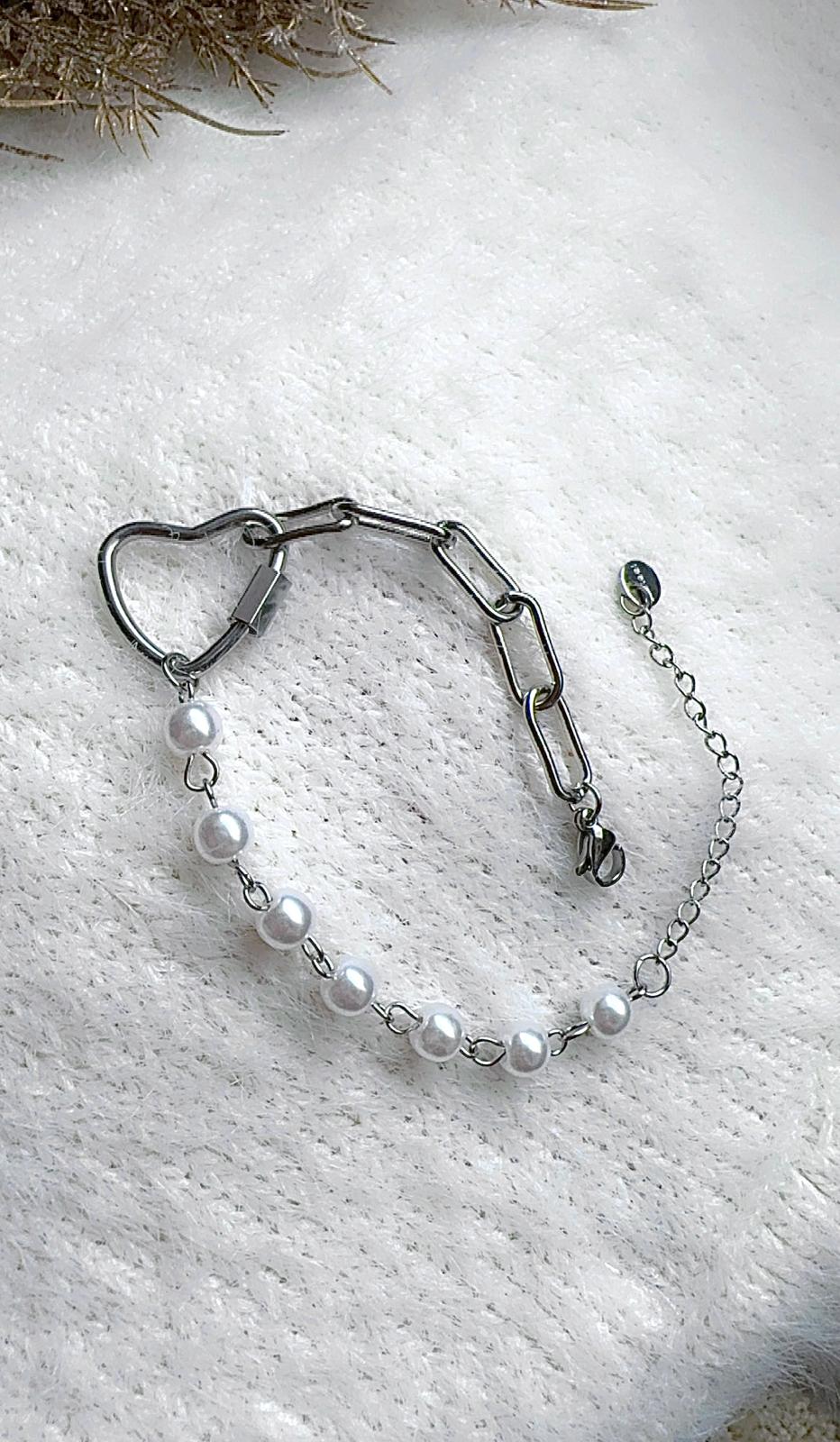 Heart and Pearls Bracelet - Timeless Elegance, Everyday Luxury