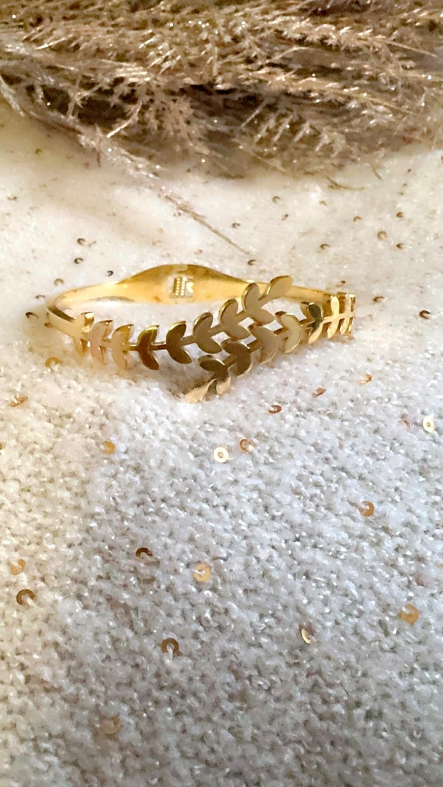Olive Leaf Bangle - Timeless Elegance Inspired by Nature