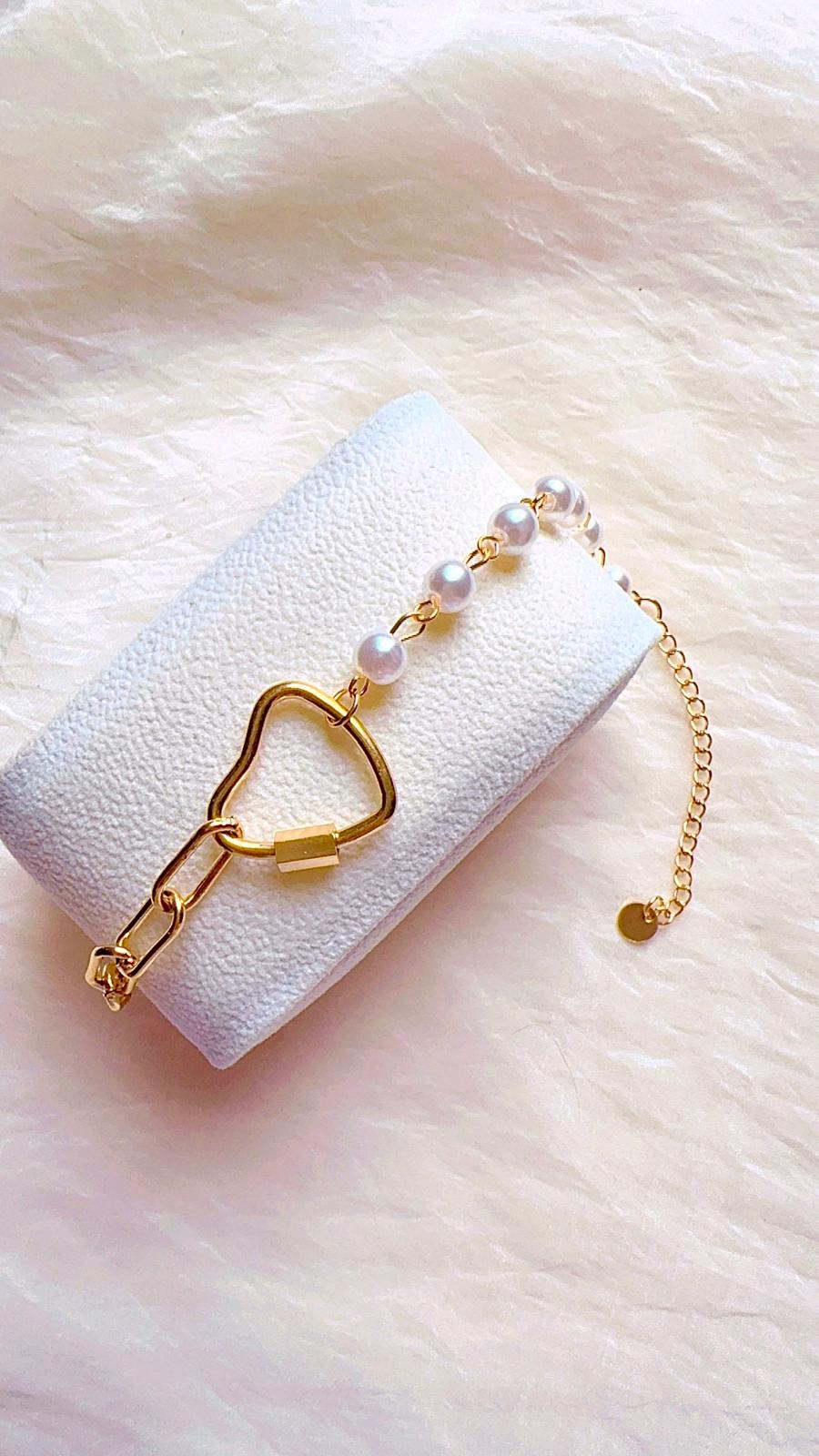 Heart and Pearls Bracelet - Timeless Elegance, Everyday Luxury
