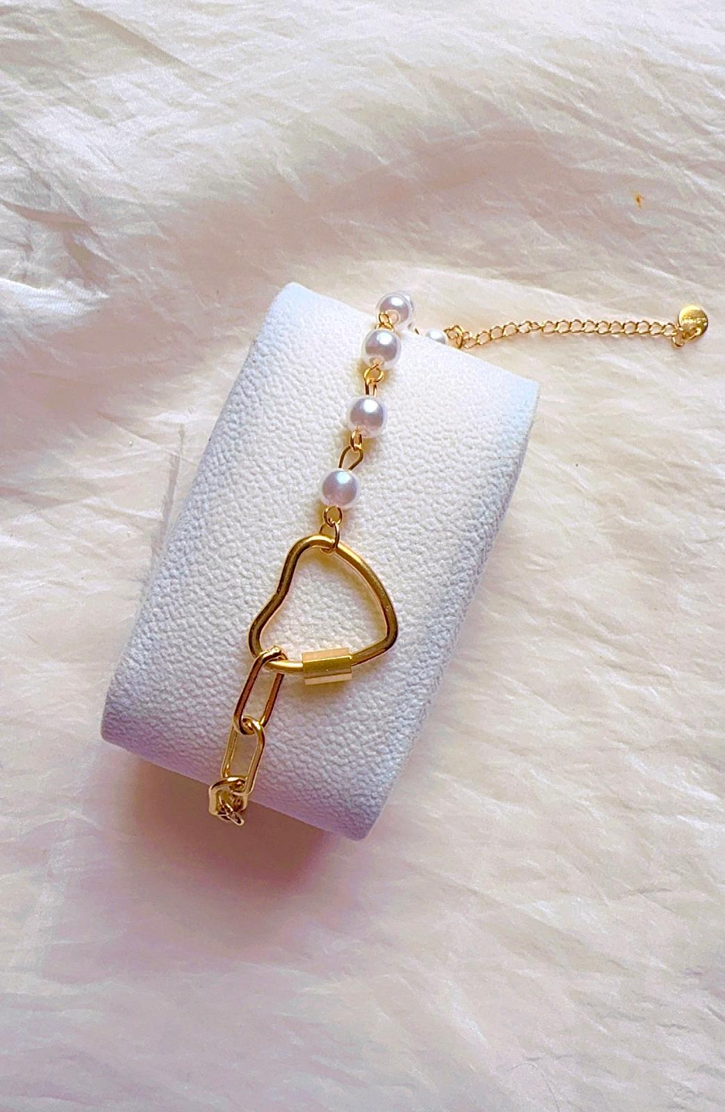 Heart and Pearls Bracelet - Timeless Elegance, Everyday Luxury