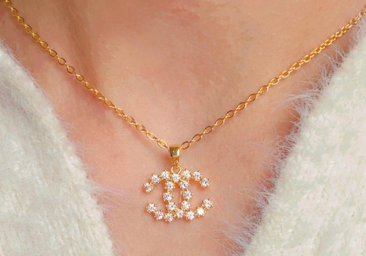 Authentic Chanel necklace - Iconic Elegance for Every Occasion