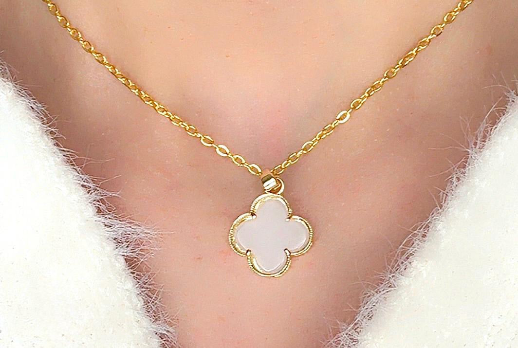 White Clover Necklace – Elegance, Luck & Timeless Beauty