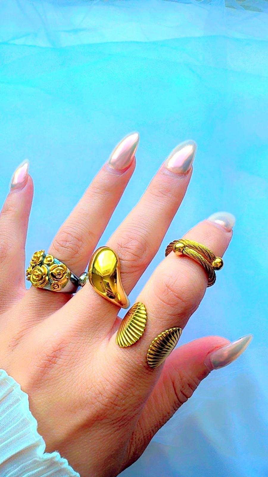 Elegant gold seashell ring – hypoallergenic stainless steel jewelry