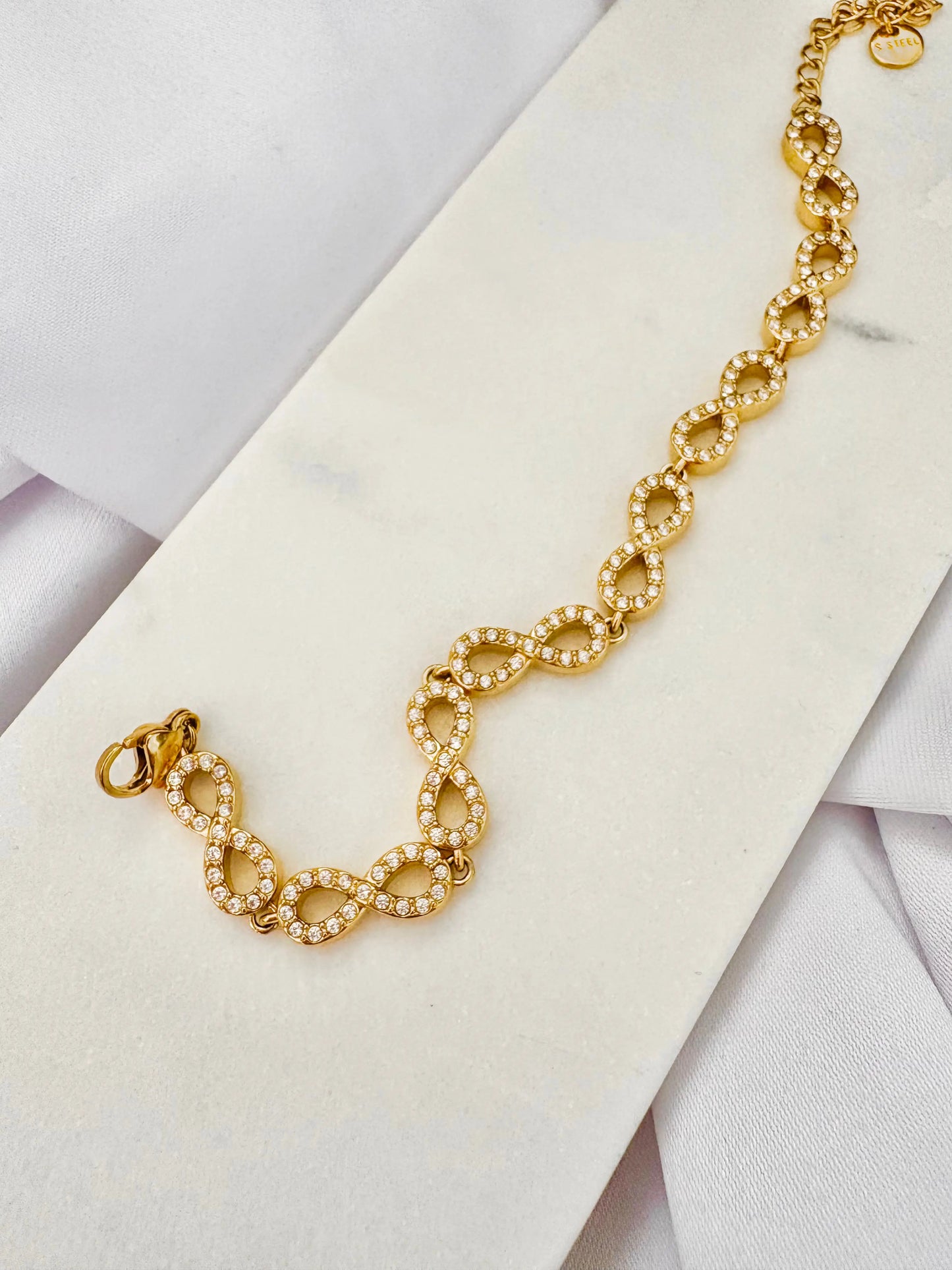 Gold infinity links bracelet