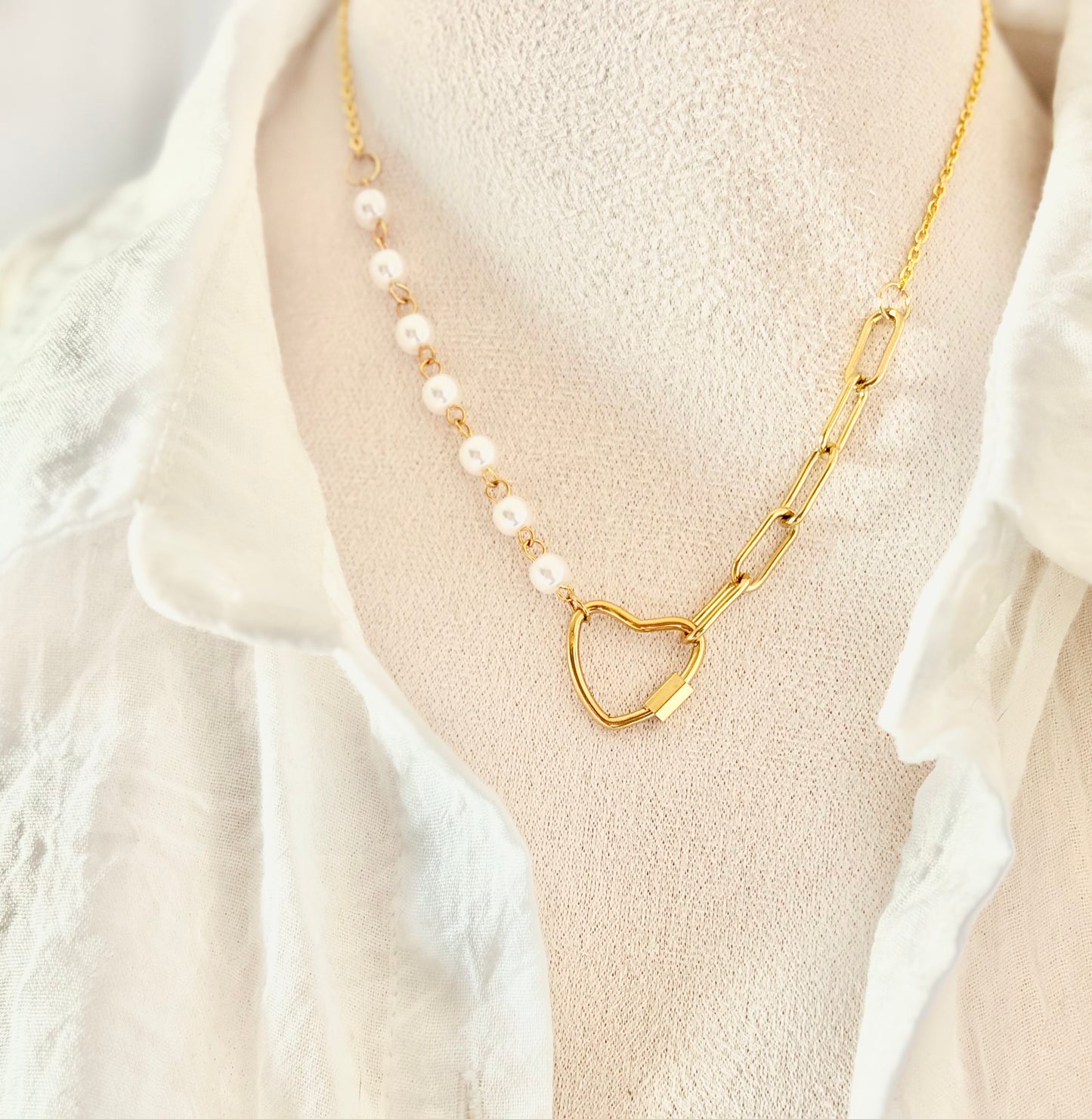 Heart & Pearls Necklace: Timeless Elegance with a Romantic Touch 🤍✨