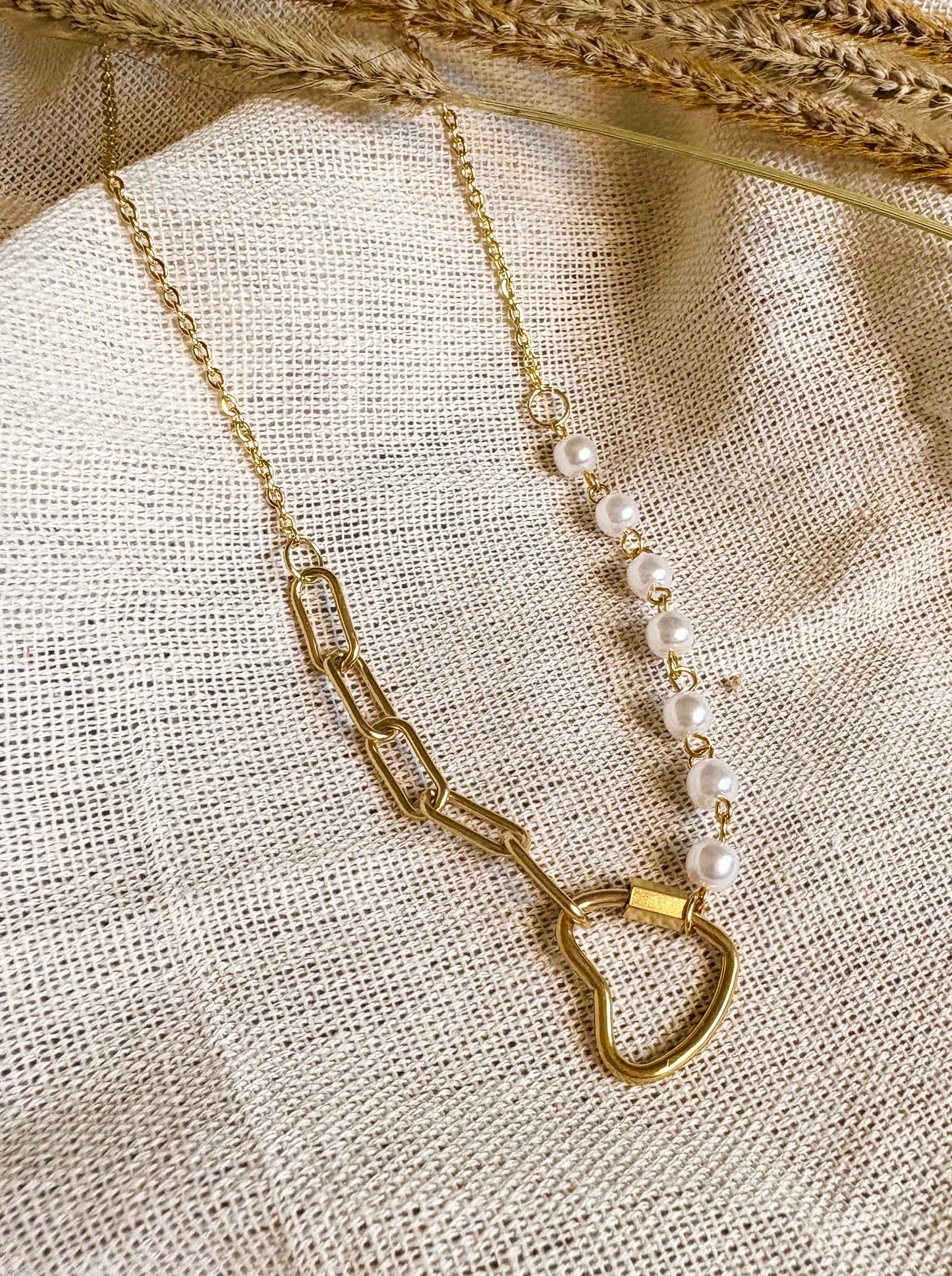 Heart & Pearls Necklace: Timeless Elegance with a Romantic Touch 🤍✨
