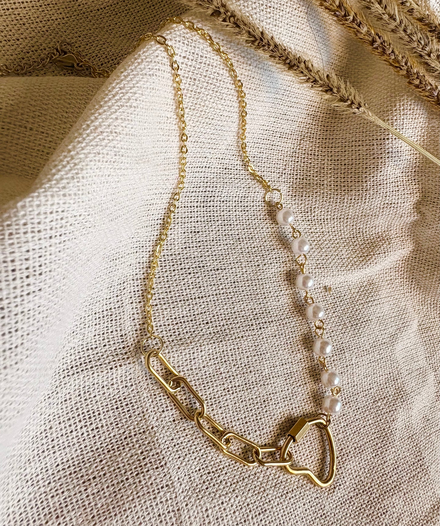 Heart & Pearls Necklace: Timeless Elegance with a Romantic Touch 🤍✨