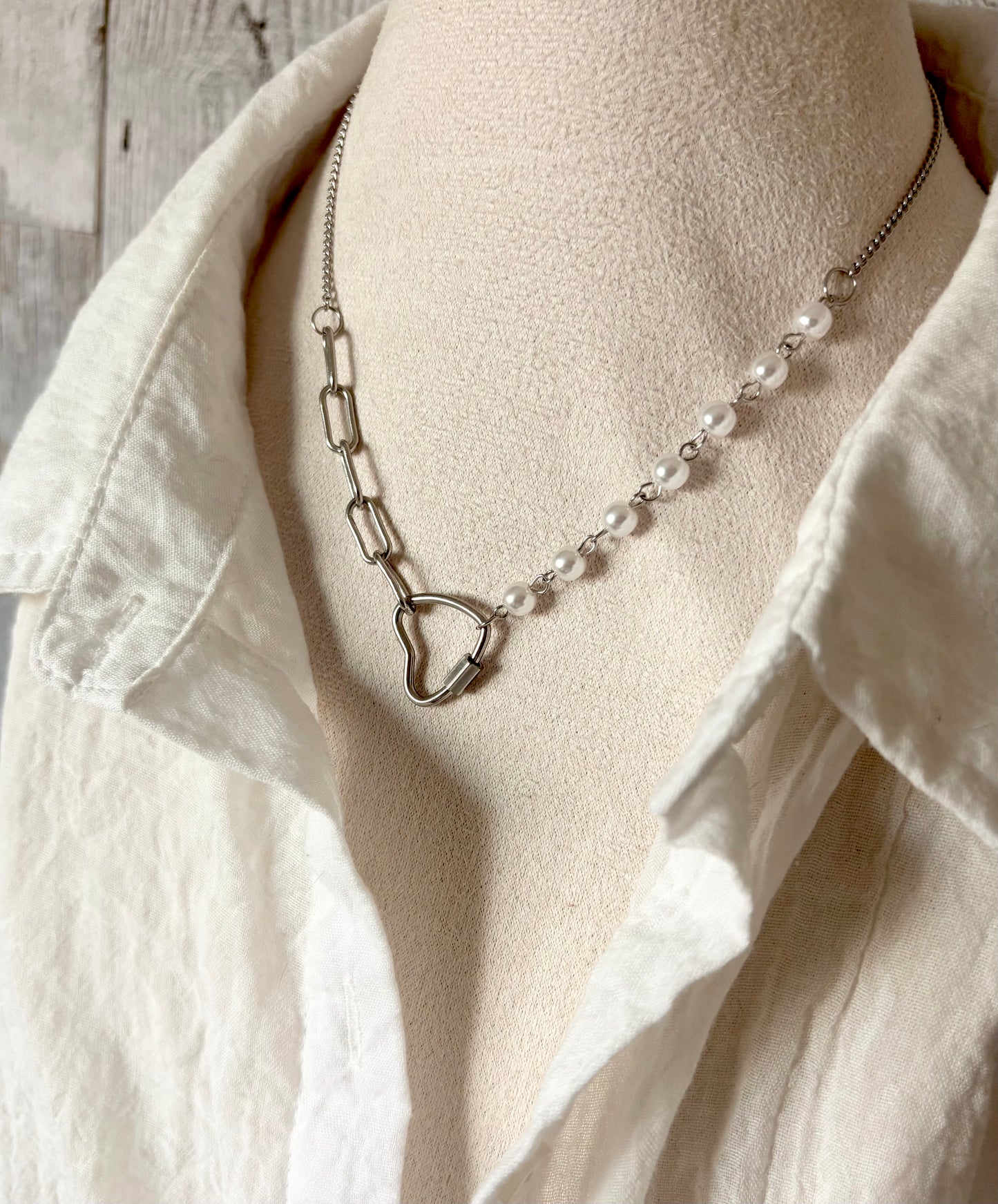 Heart & Pearls Necklace: Timeless Elegance with a Romantic Touch 🤍✨