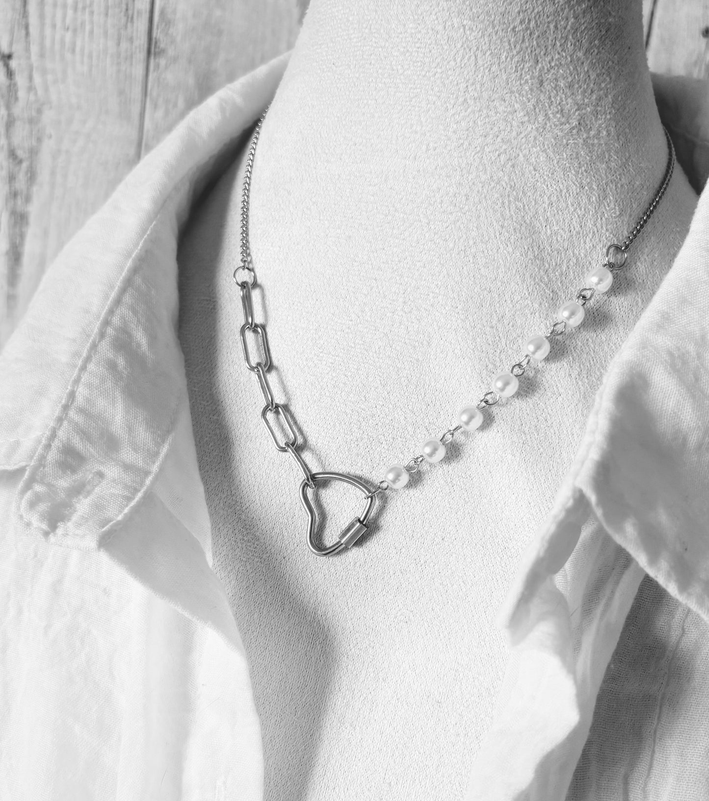 Heart & Pearls Necklace: Timeless Elegance with a Romantic Touch 🤍✨
