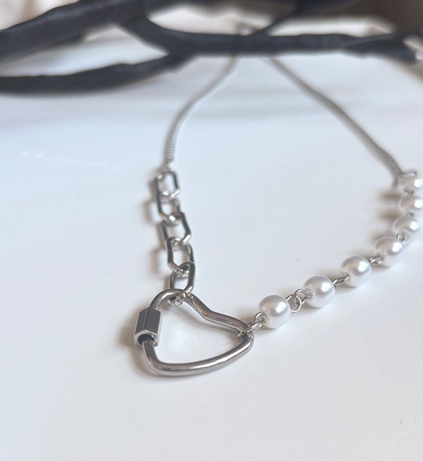 Heart & Pearls Necklace: Timeless Elegance with a Romantic Touch 🤍✨