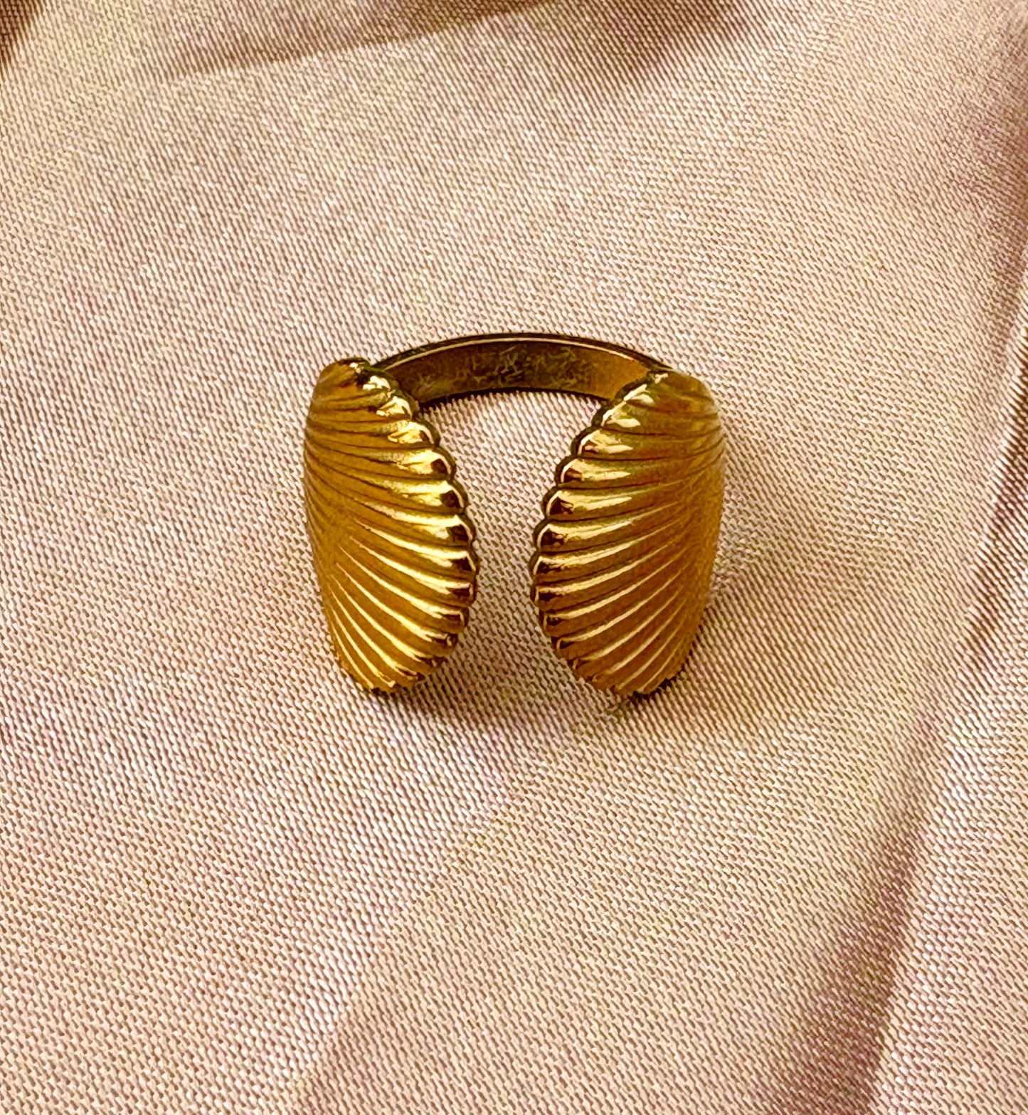 Gold shell-shaped cuff ring