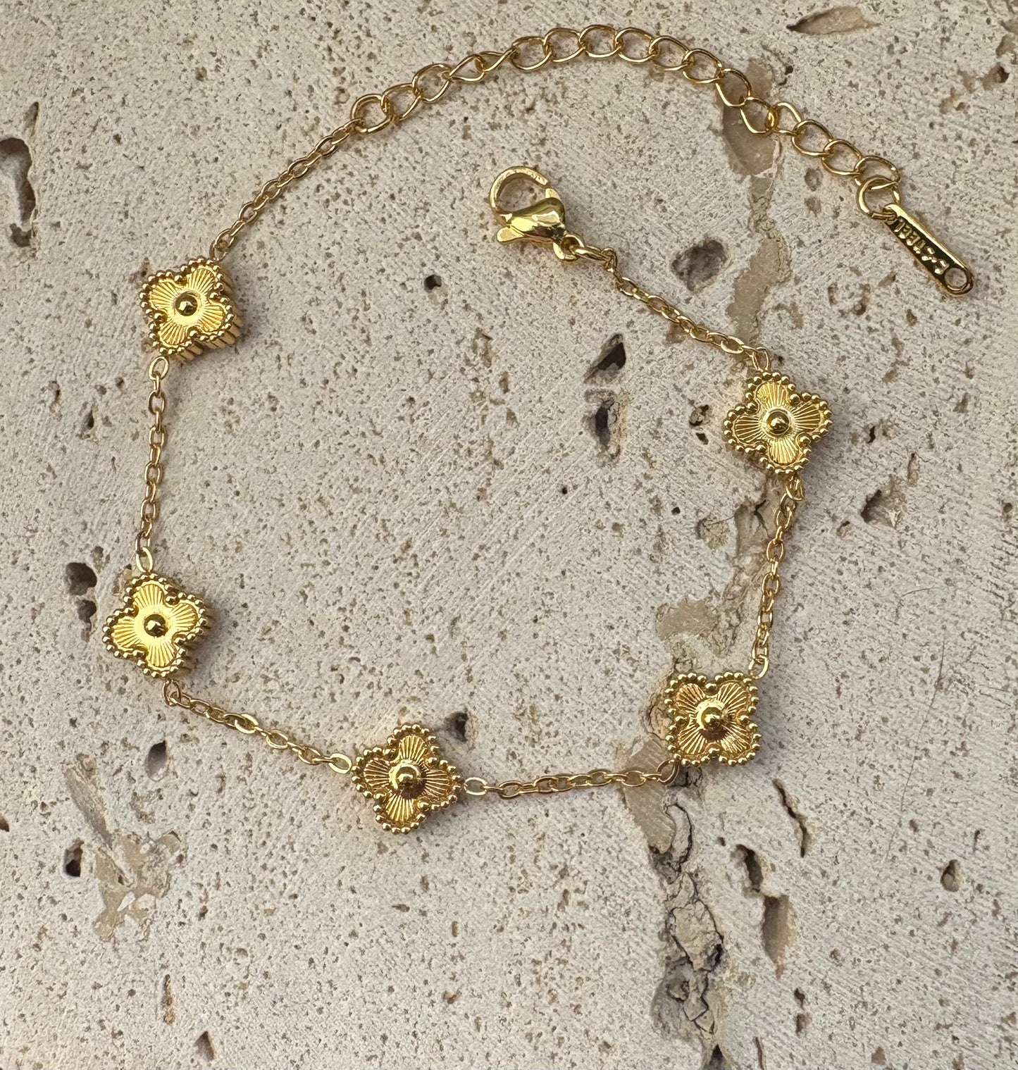 Gold Clover Bracelet – 18K Gold Plated, Non-Tarnish