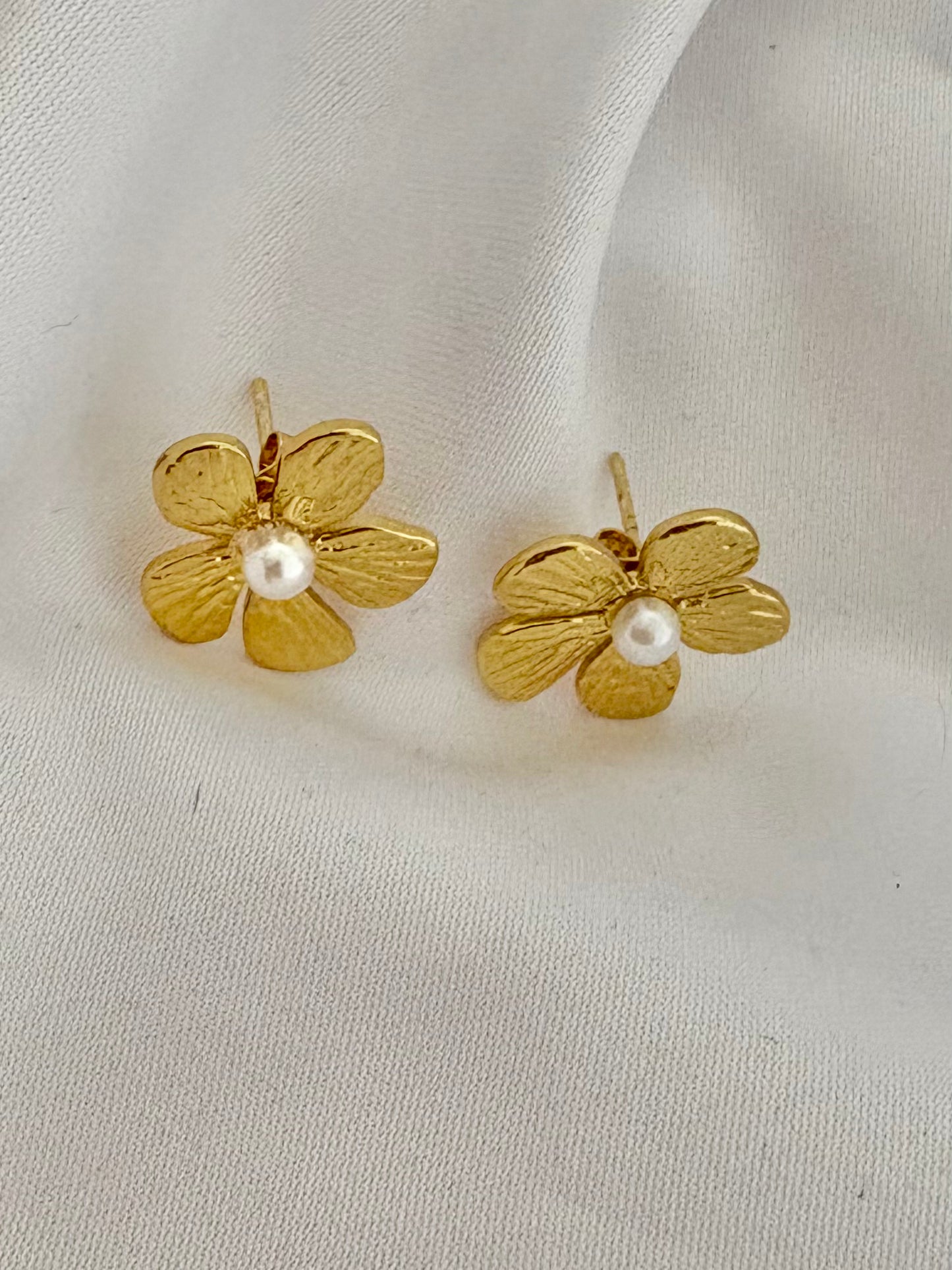 Gold Floral Pearl Stud Earrings – 18K Gold Plated Stainless Steel