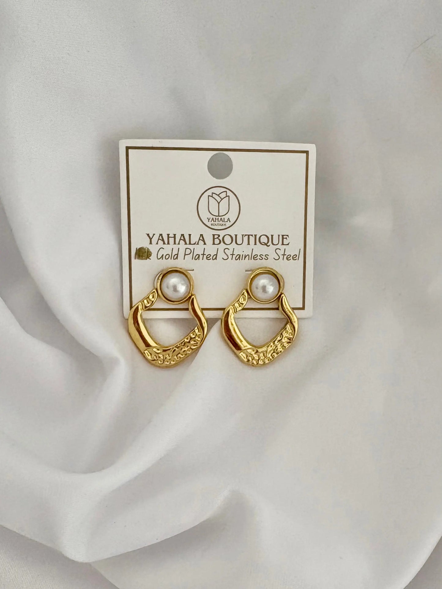 18K gold plated pearl and textured open-hoop earrings