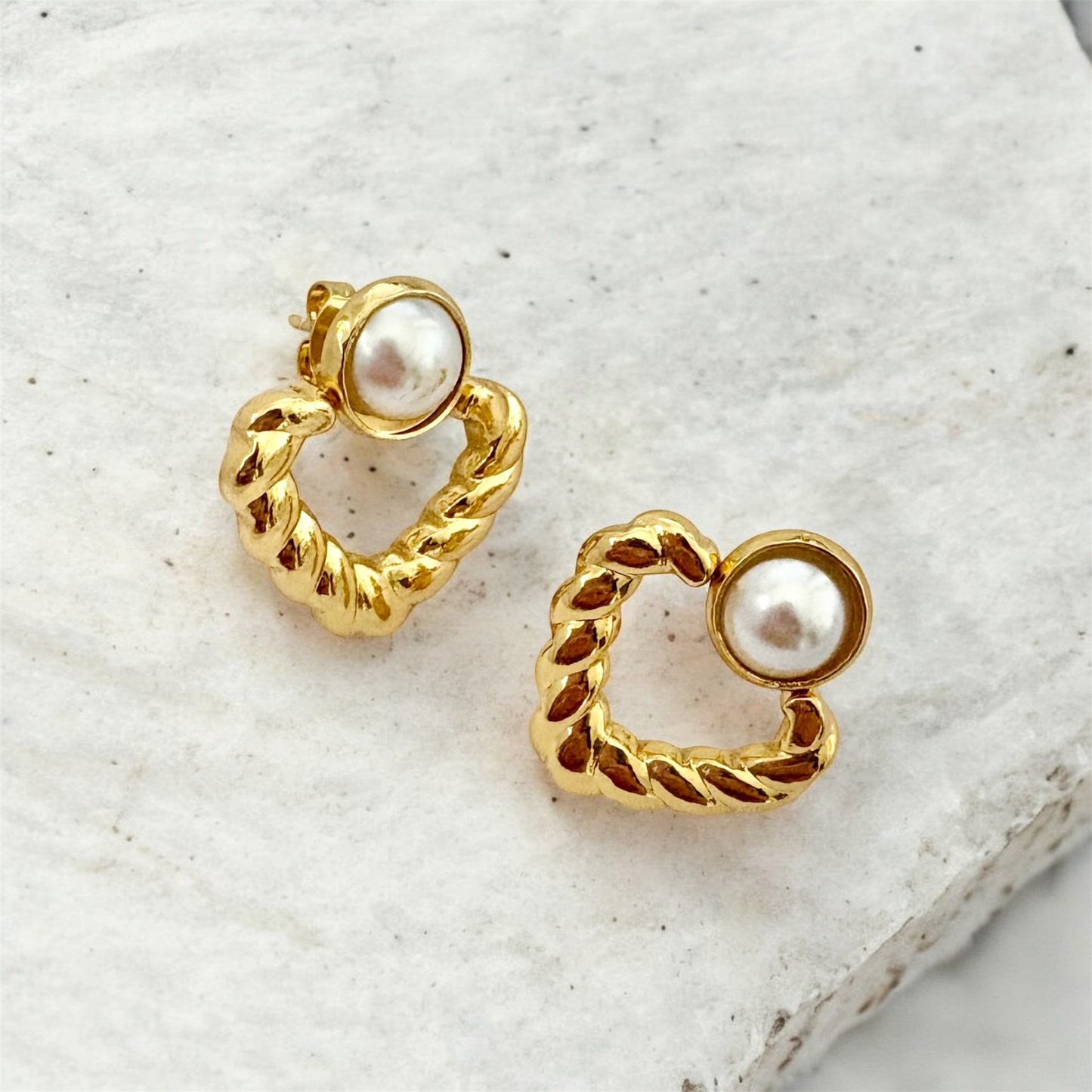 Stainless steel twisted heart pearl earrings