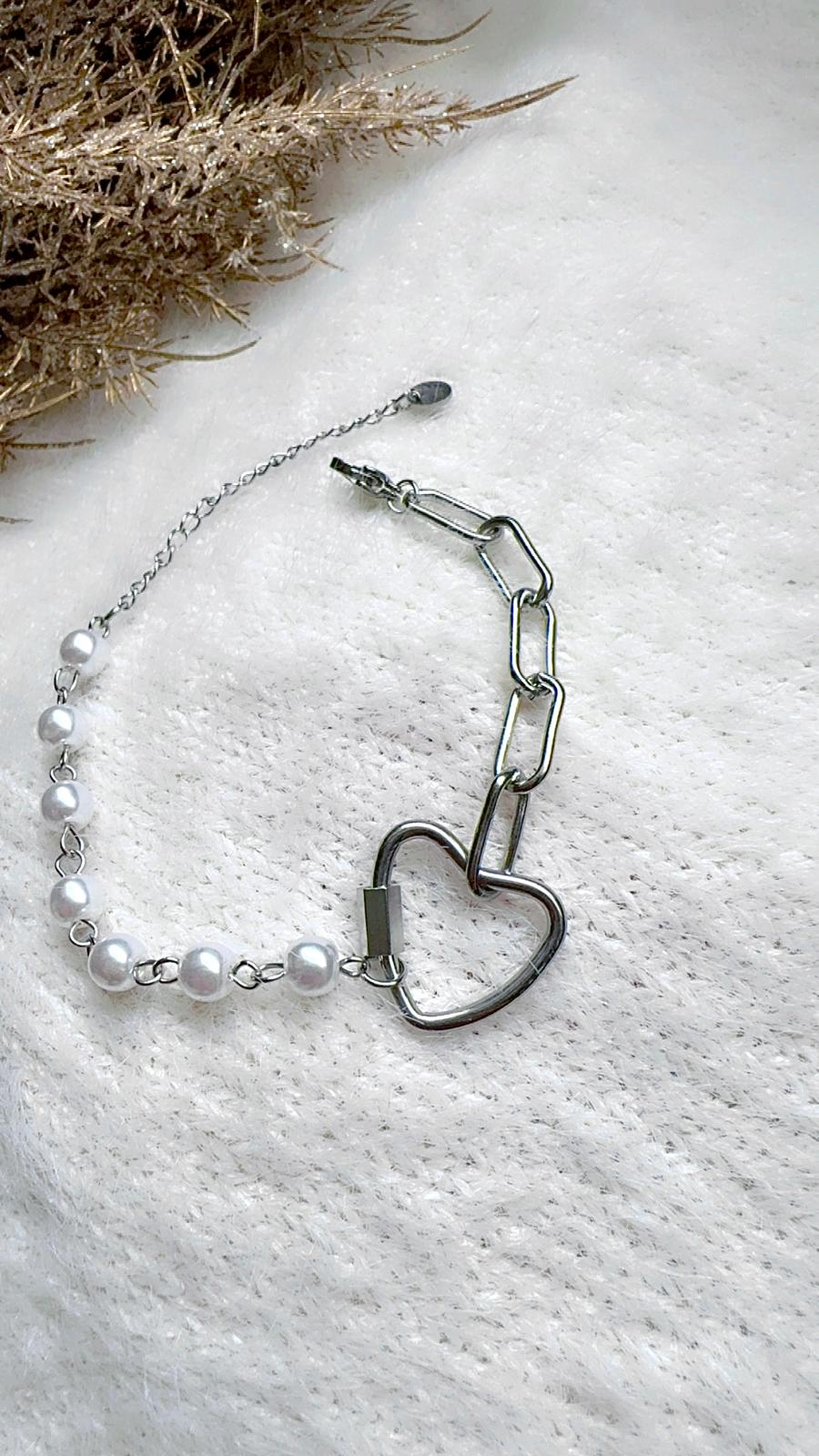 Heart and Pearls Bracelet - Timeless Elegance, Everyday Luxury
