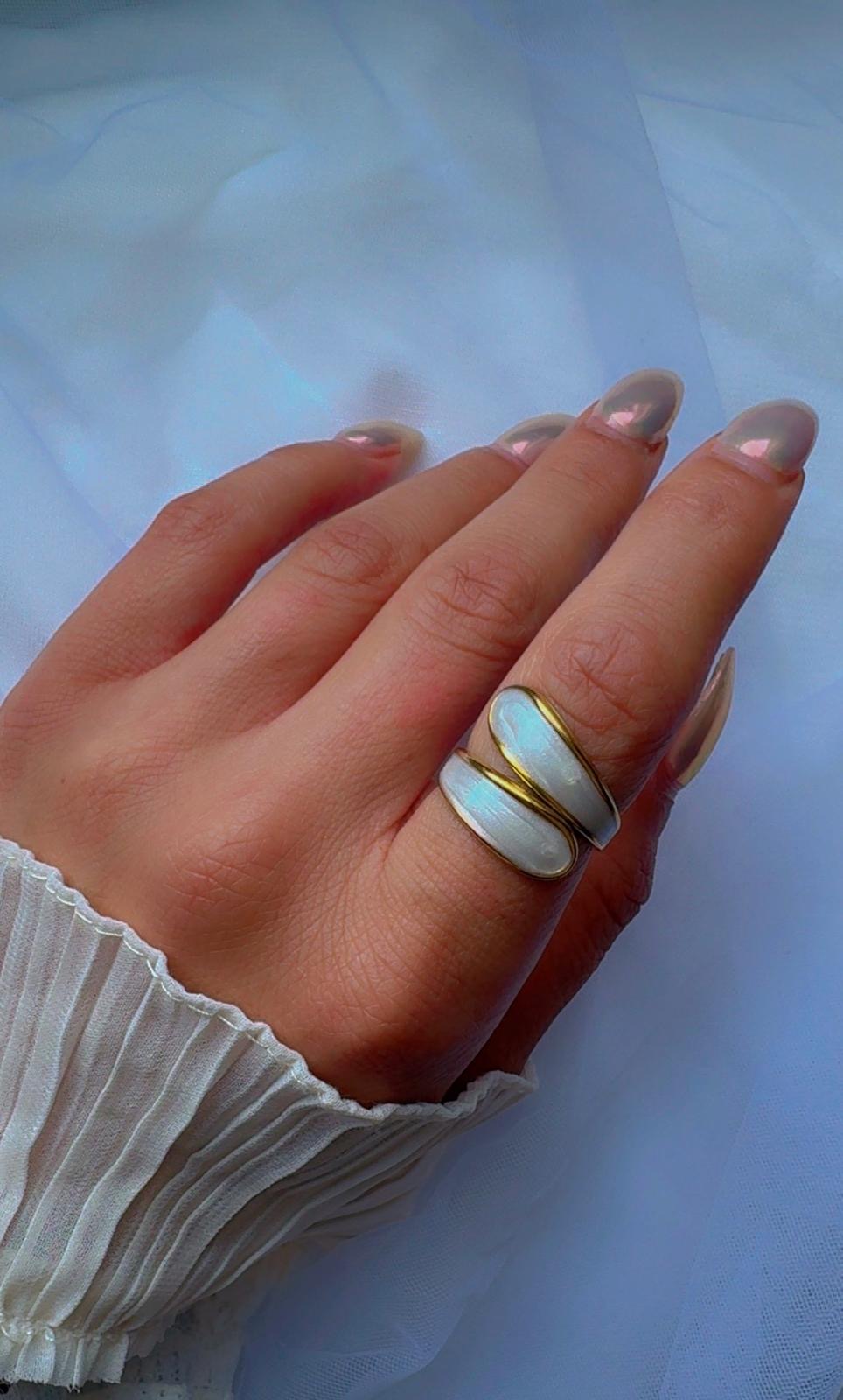Elegant gold shell inlay band ring – non tarnish and waterproof jewelry