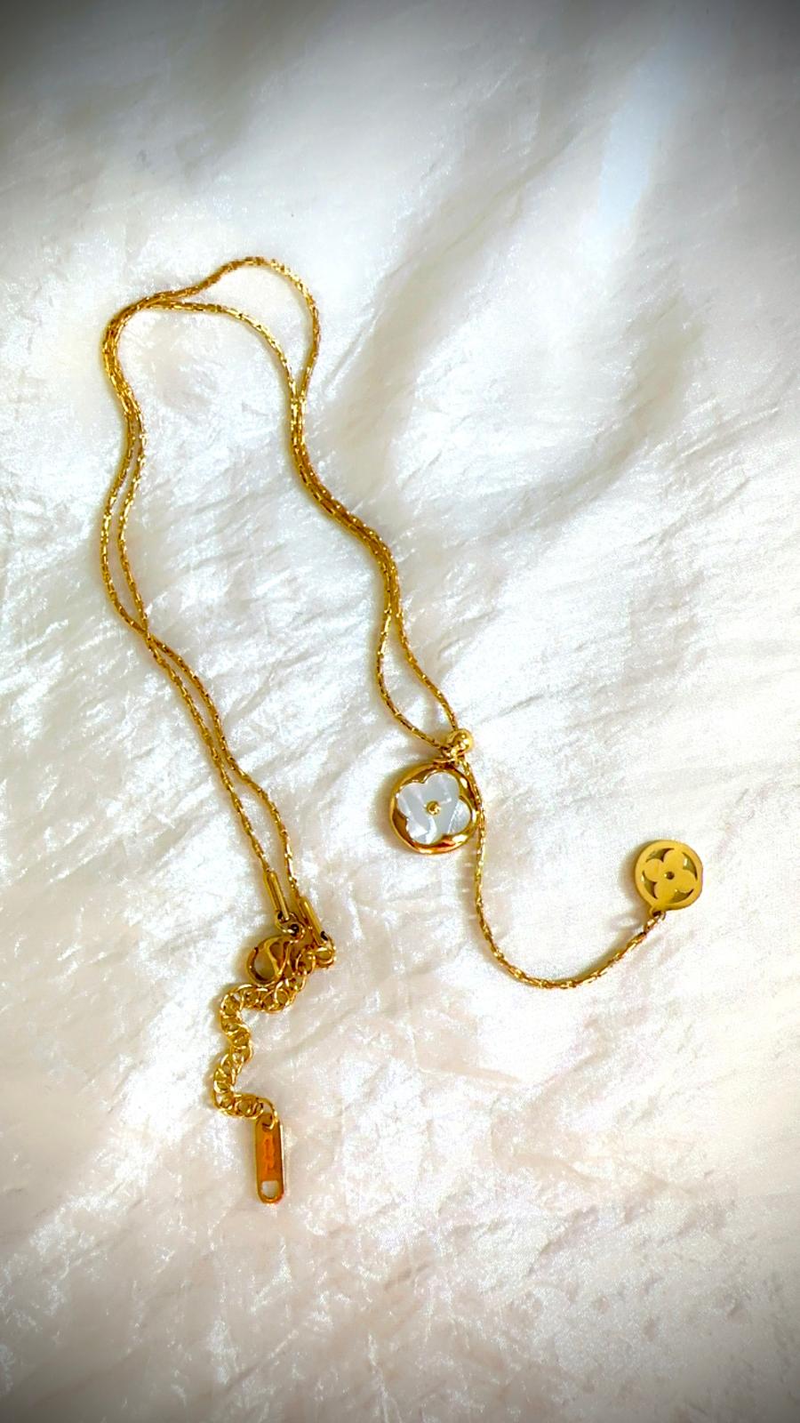 Adjustable round flower Necklace