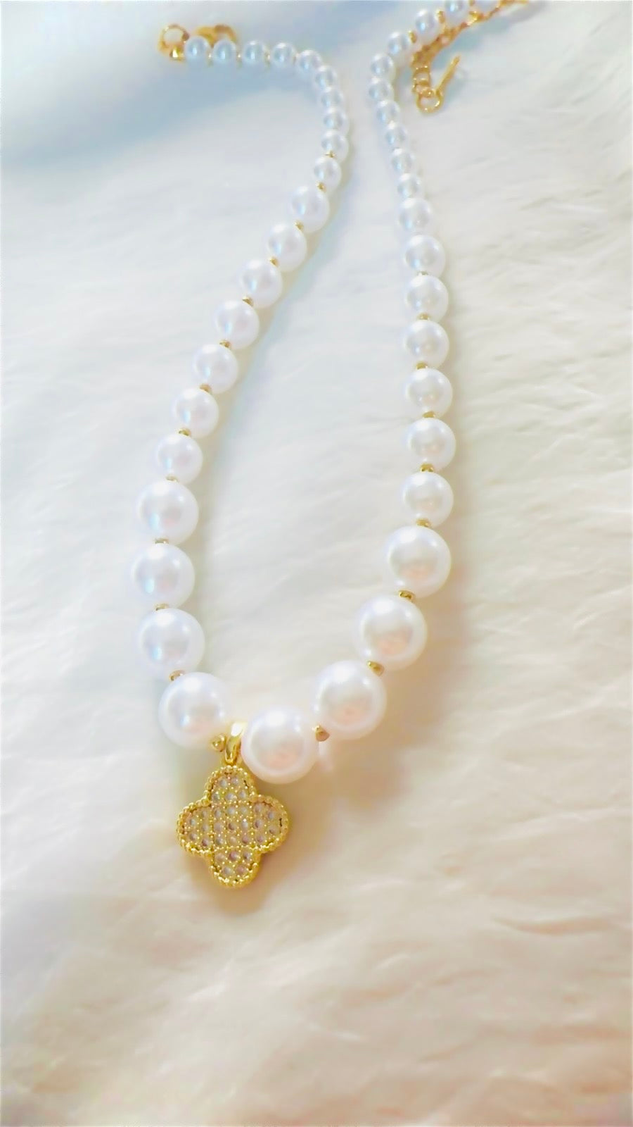 PEARLS~DOUBLE SIDED CLOVER~Necklace