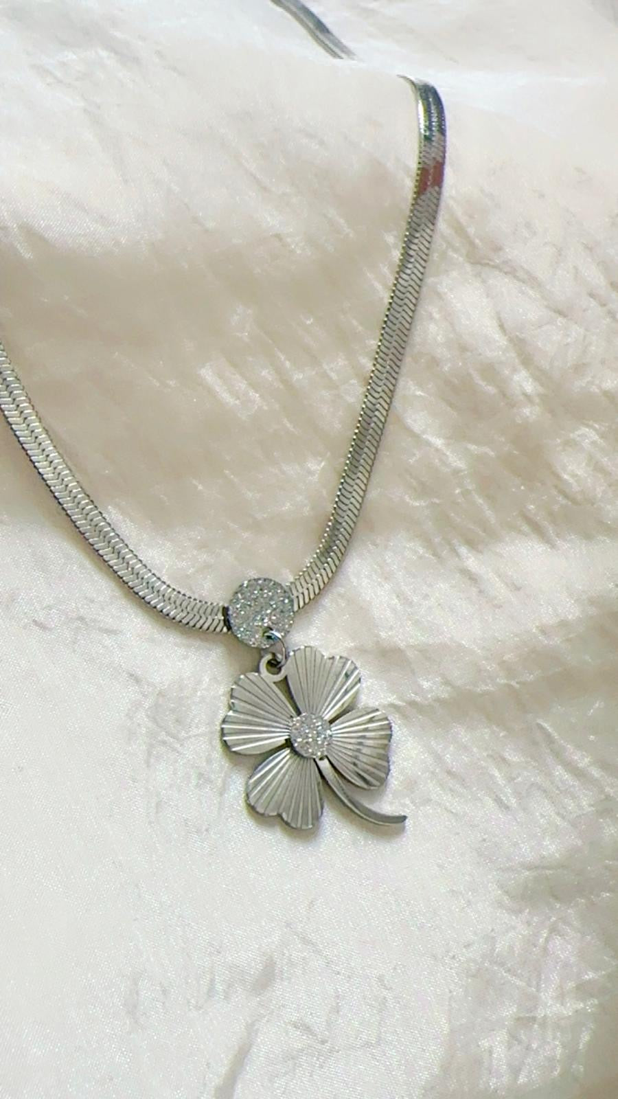 CLOVER ~NECKLACE