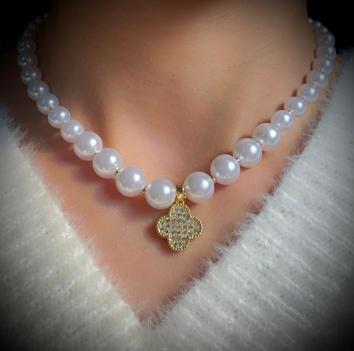 PEARLS~DOUBLE SIDED CLOVER~Necklace