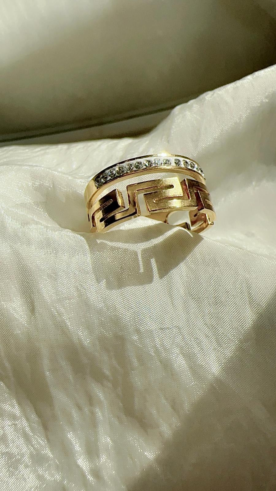 ADJUSTABLE LUXURY ~Ring