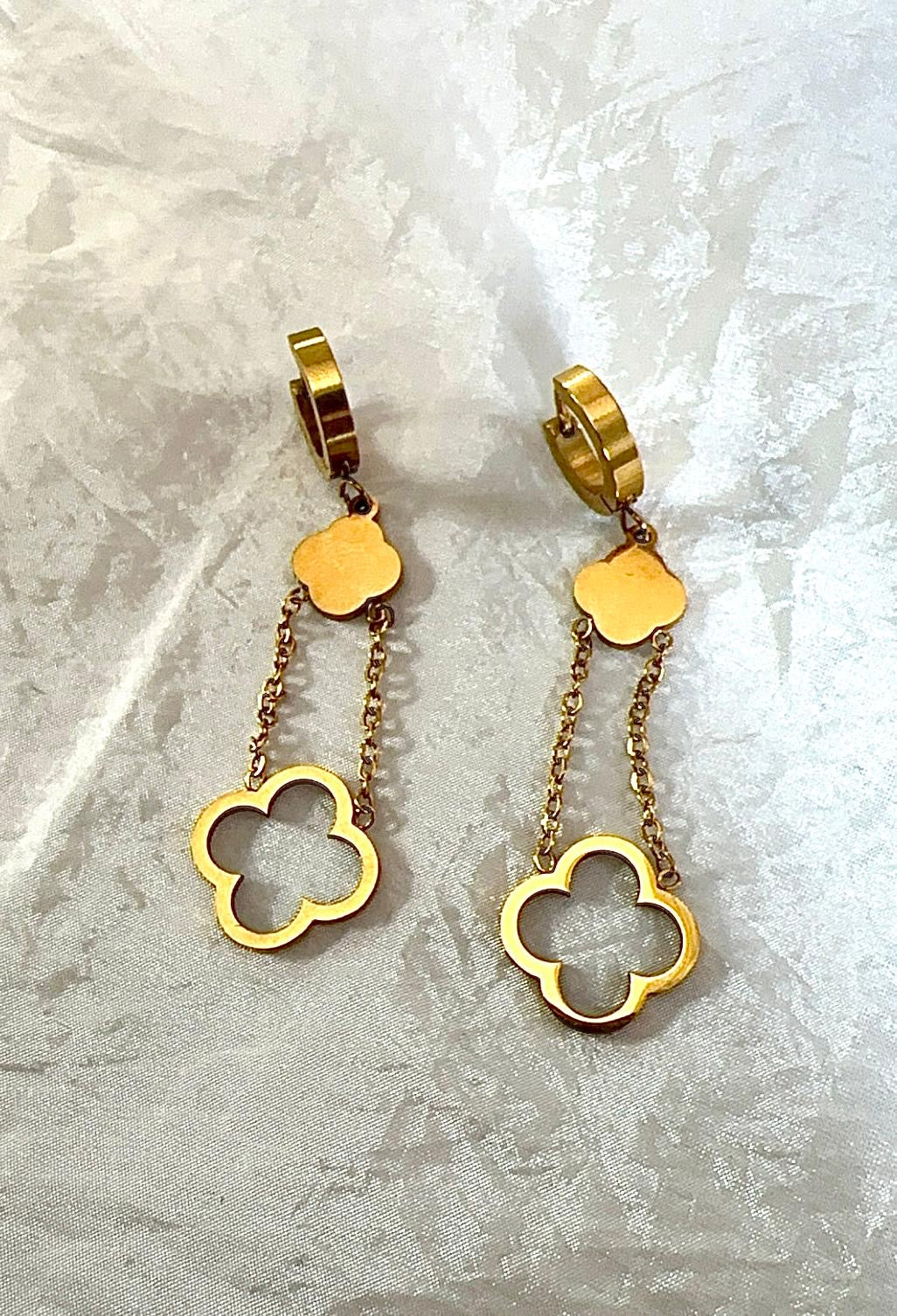 DANGLING ~CLOVER~ EARRINGS