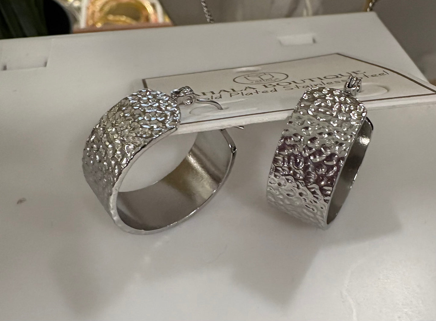 Textured Wide Hoop Earrings – 18K Gold Plated Non-Tarnish Stainless Steel