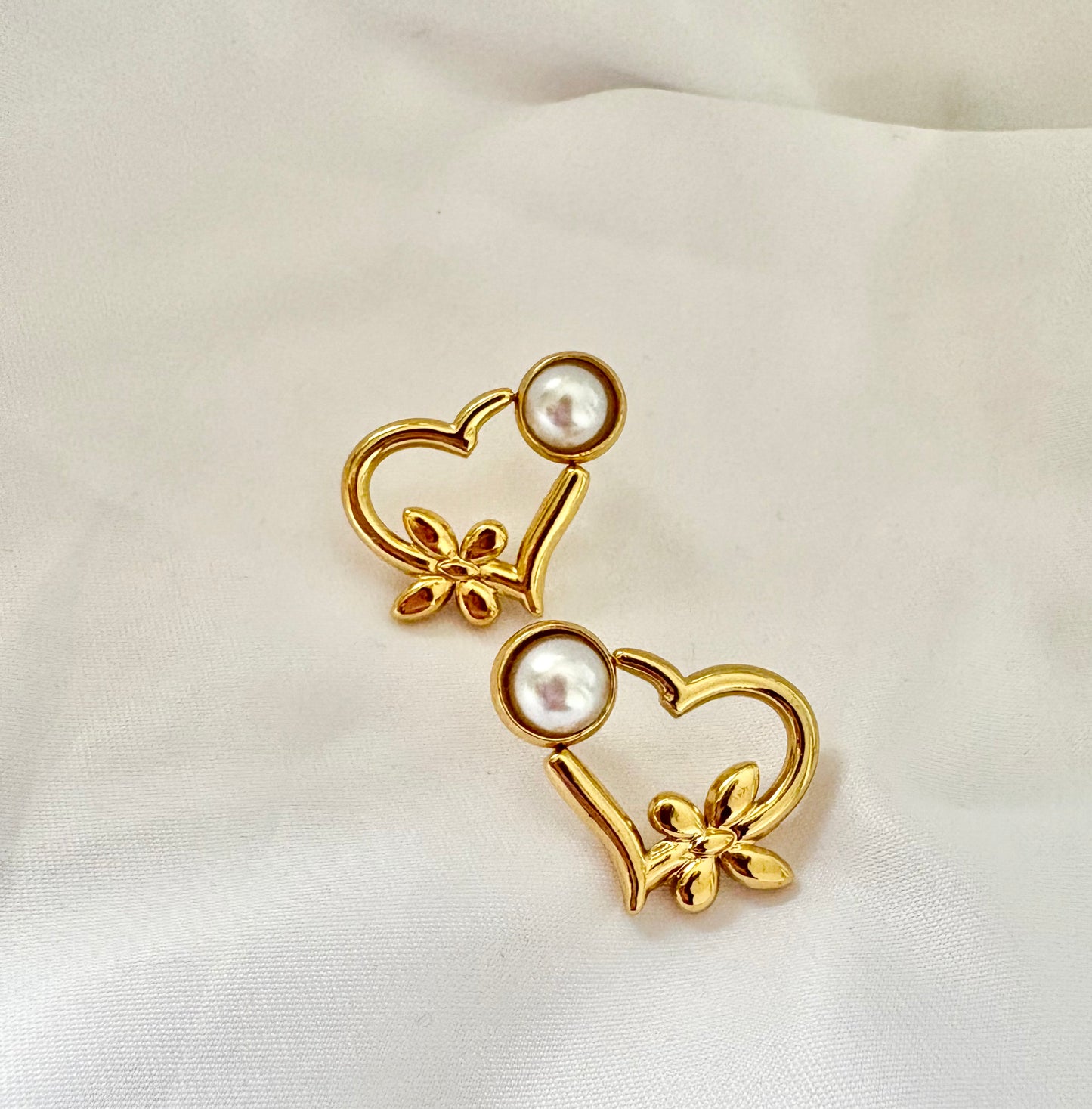 Romantic gold pearl heart earrings
