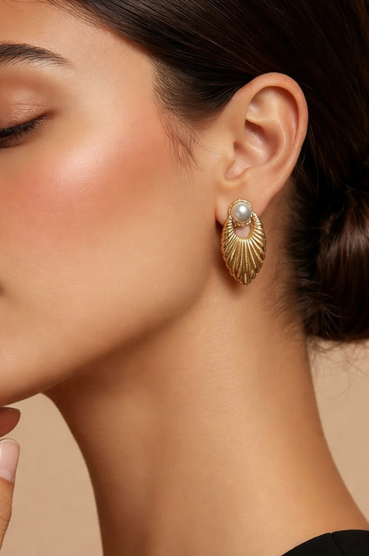 Stainless steel gold fan earrings with pearl