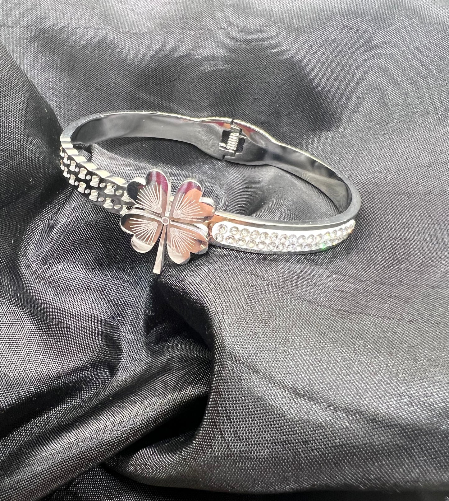 clover bangle 