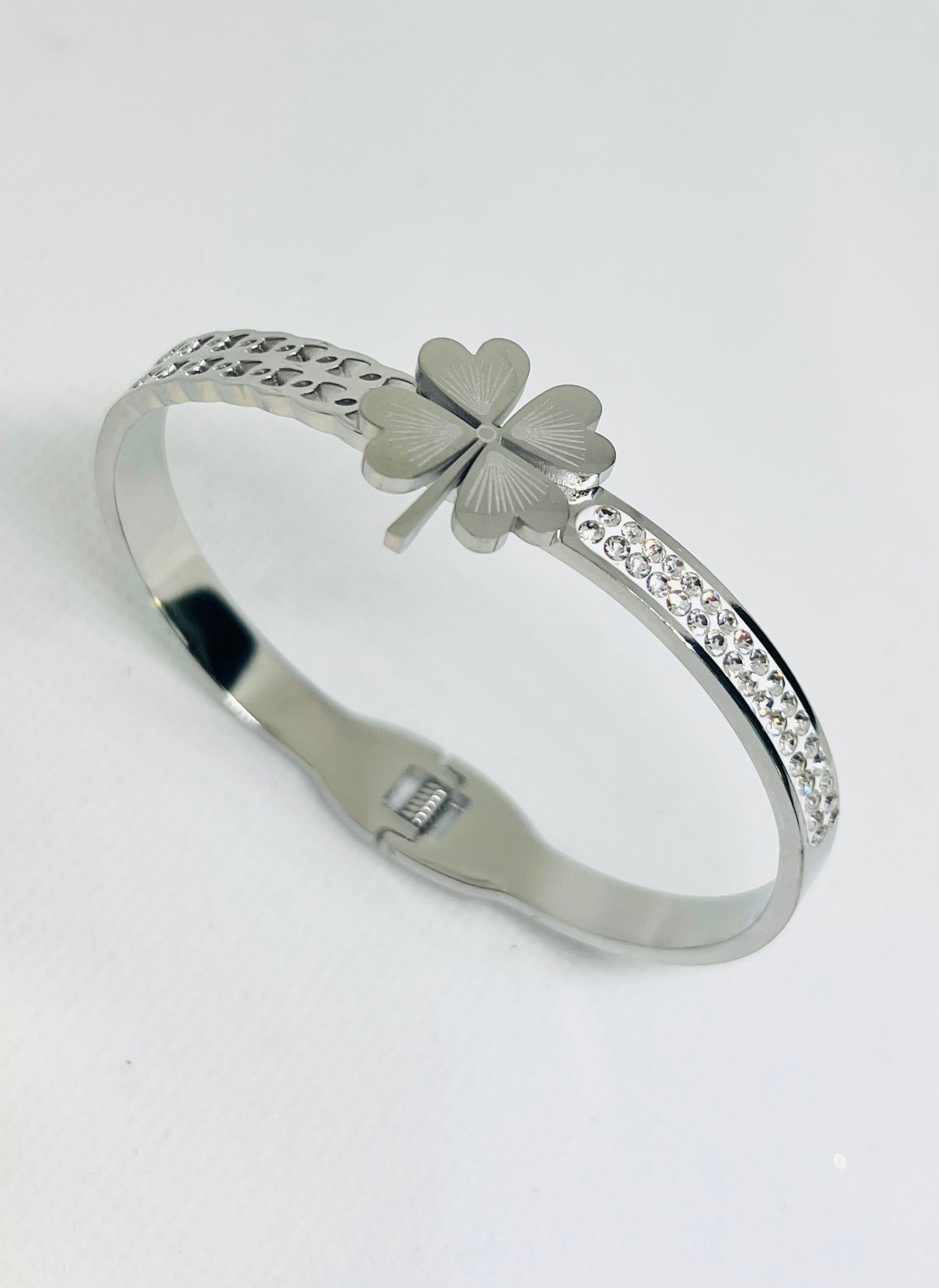 clover bangle 