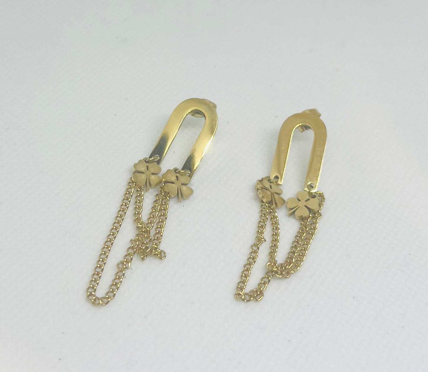 SMALL CLOVERS WITH DANGLING CHAINS EARRINGS