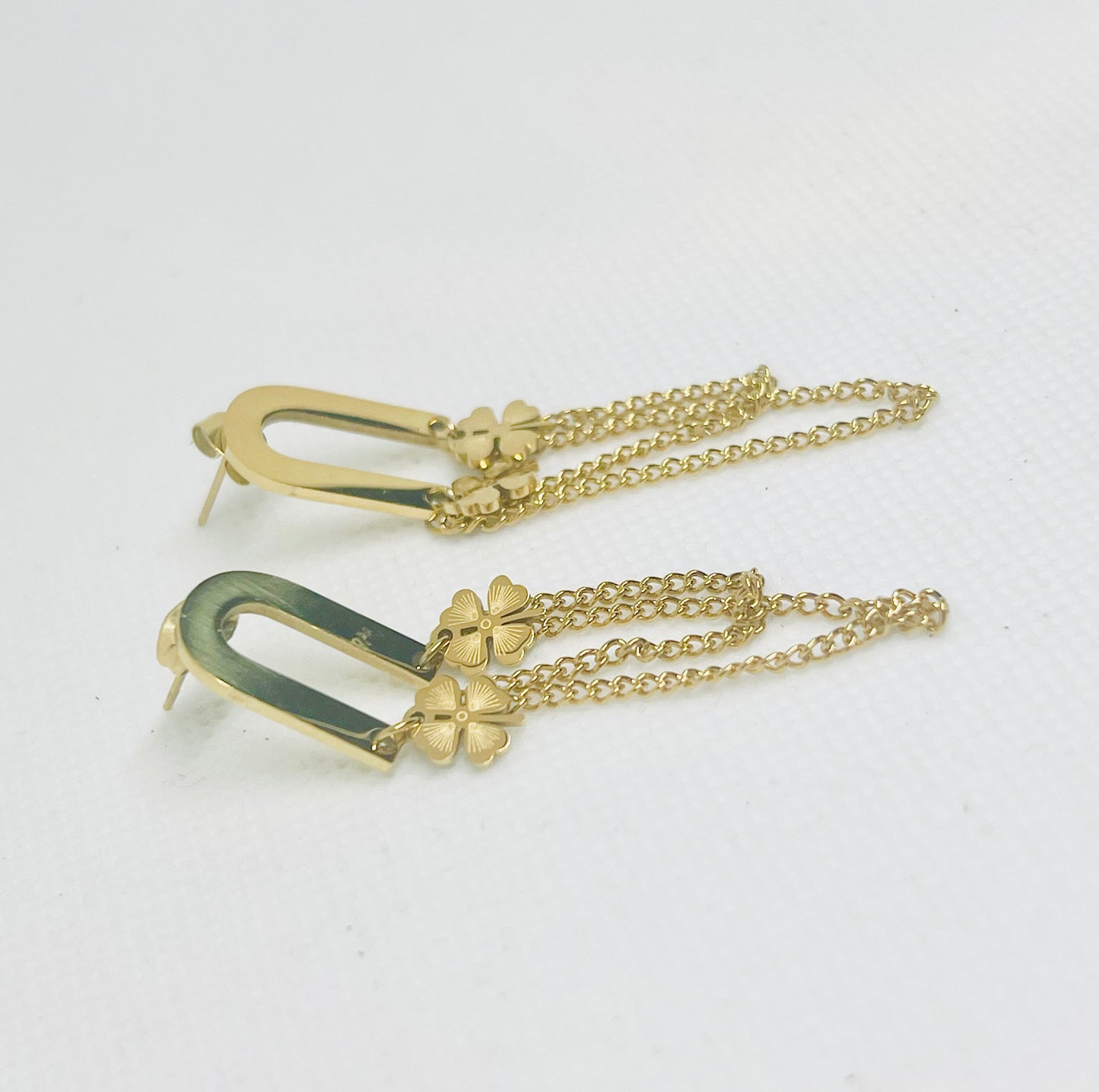 SMALL CLOVERS WITH DANGLING CHAINS EARRINGS