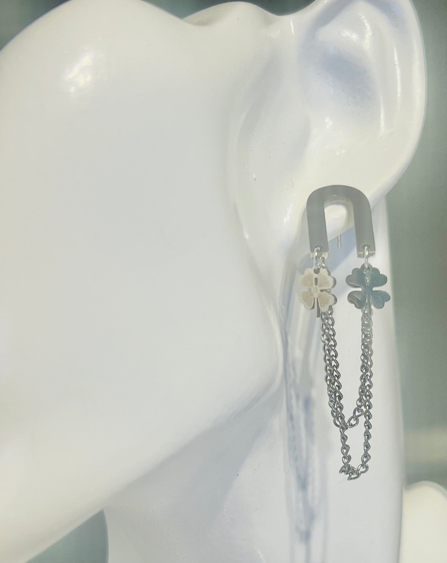 SMALL CLOVERS WITH DANGLING CHAINS EARRINGS