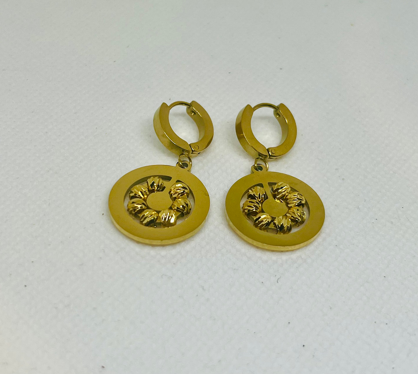 STAINLESS STEEL CIRCEL EARRINGS WITH WINDING BALLS