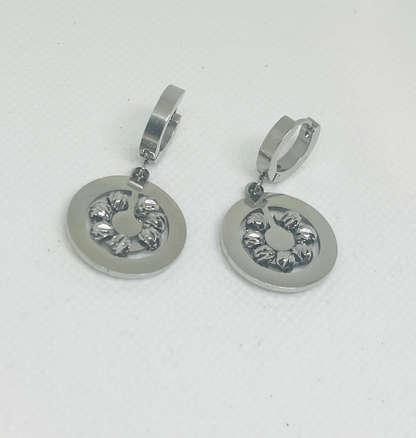 STAINLESS STEEL CIRCEL EARRINGS WITH WINDING BALLS