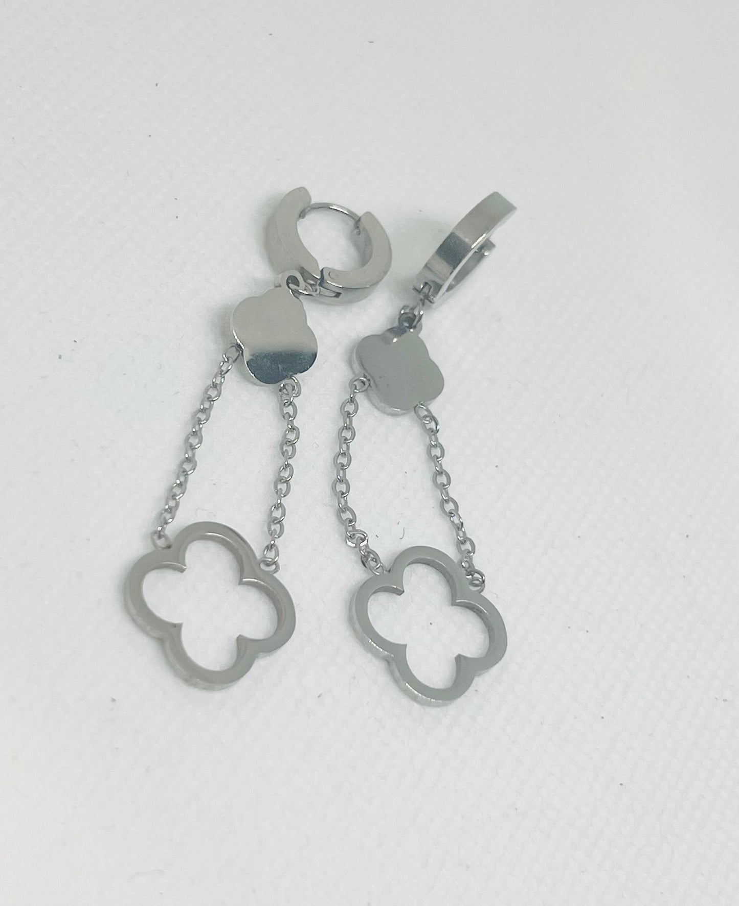 STAINLESS STEEL DANGLING CLOVER EARRINGS