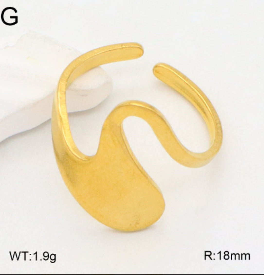 Gold S-Wave Open Ring – 18K Gold Plated, Adjustable Size 7–8