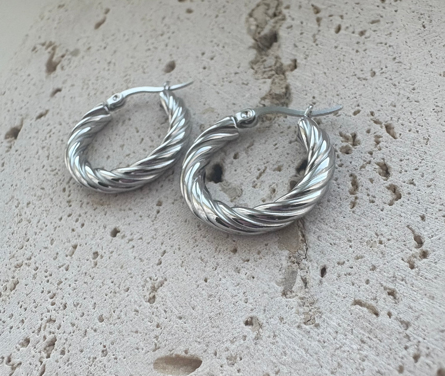 Silver Twisted Rope Hoop Earrings – 18K White Gold Plated