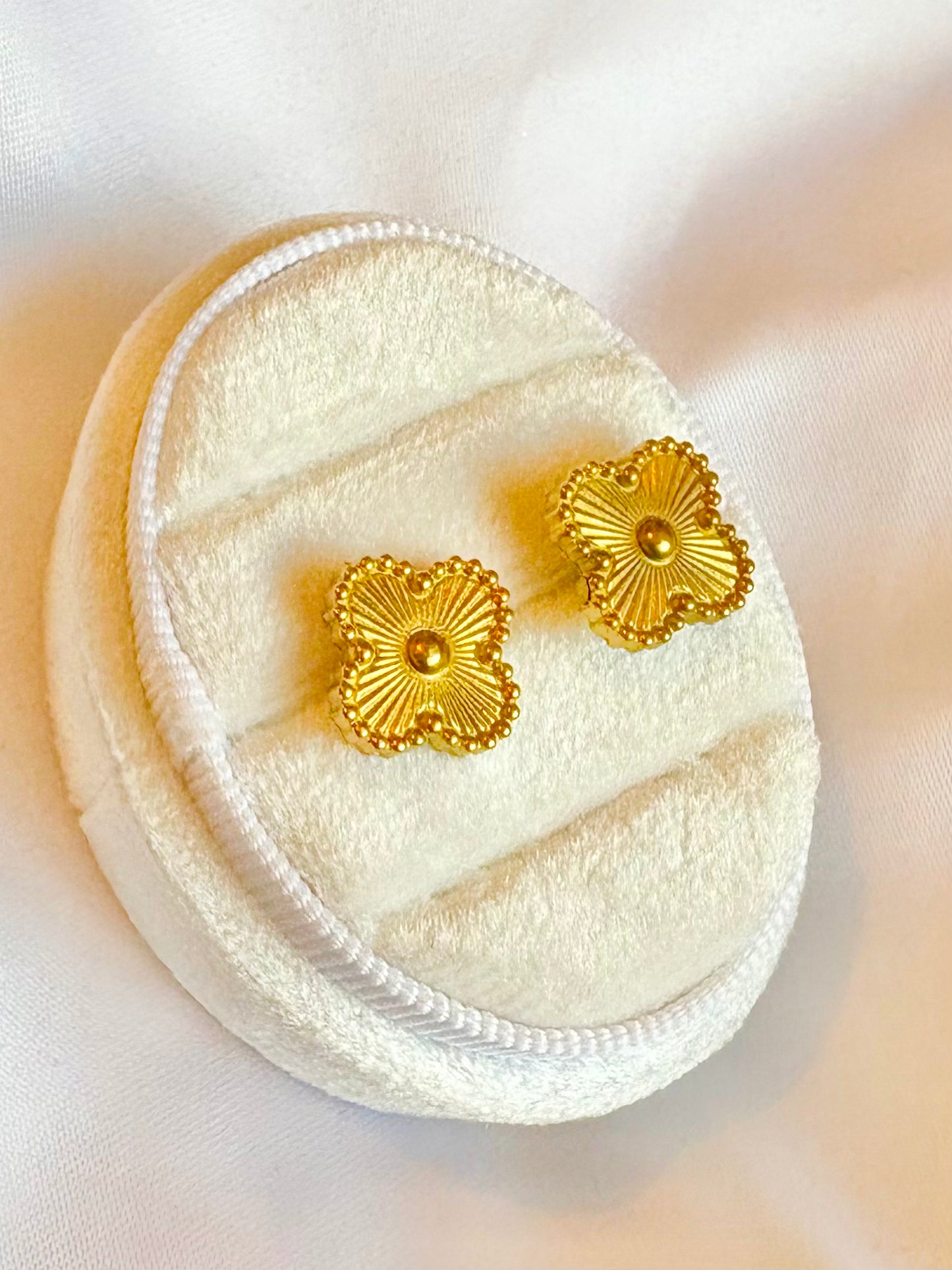 Gold clover Earrings