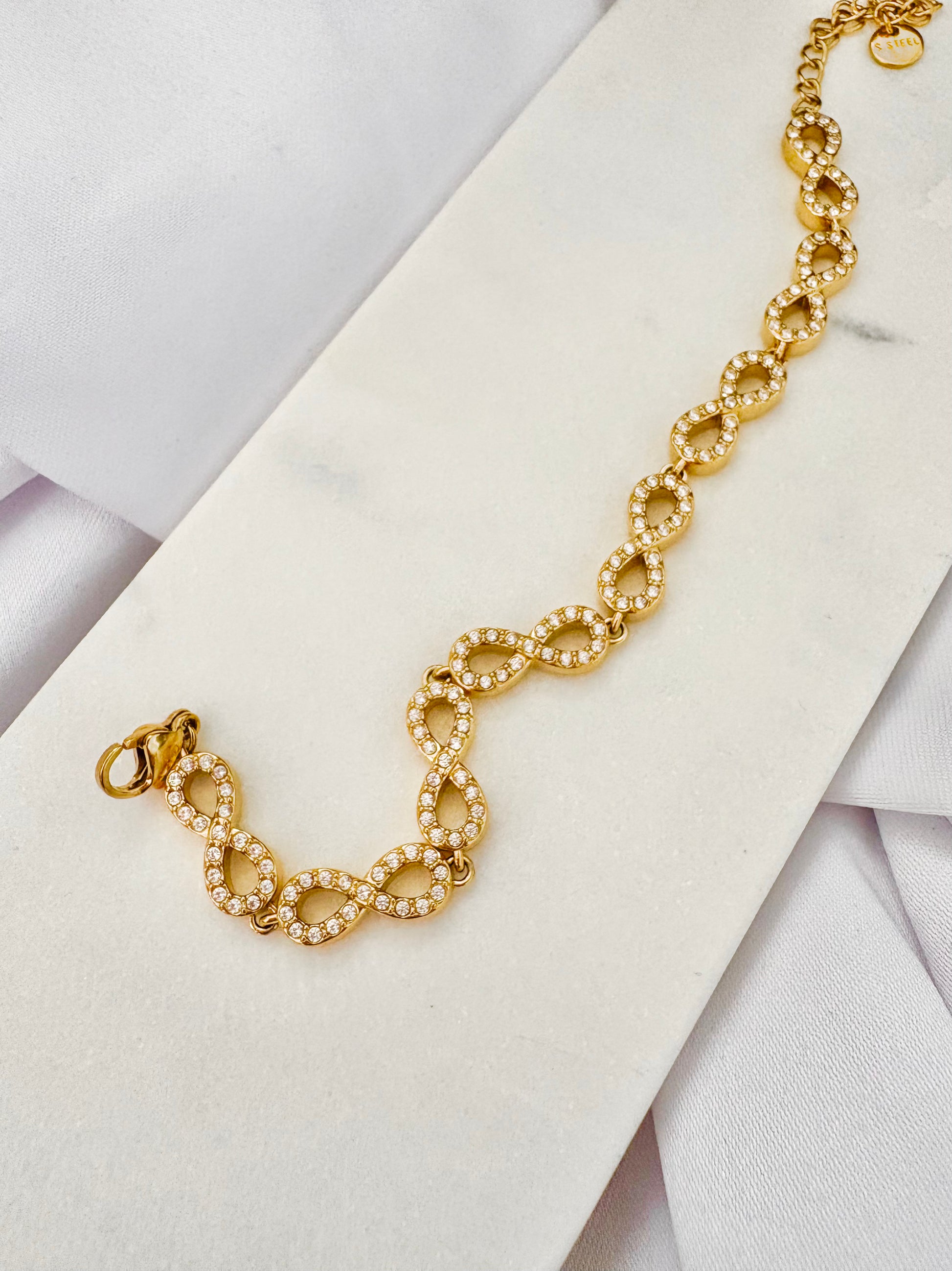 Gold infinity links bracelet 