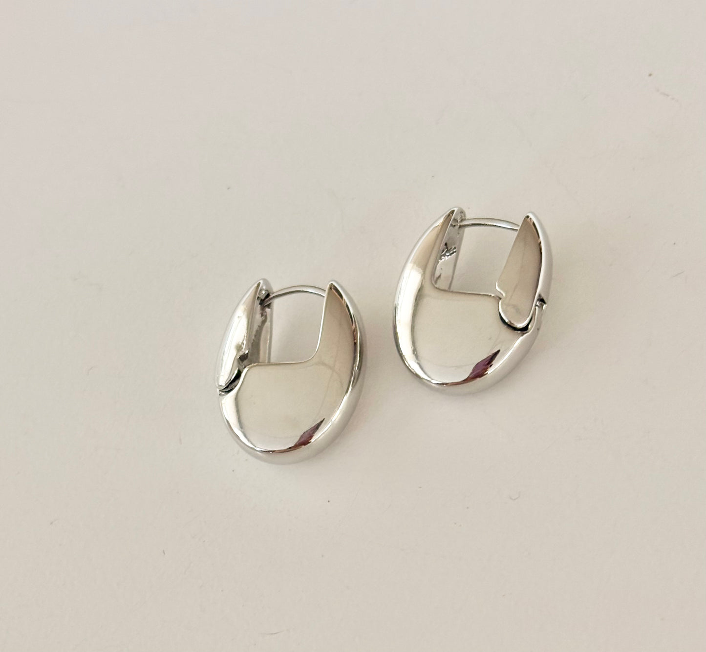 Silver Oval Hoop Earrings – non-tarnish stainless steel 