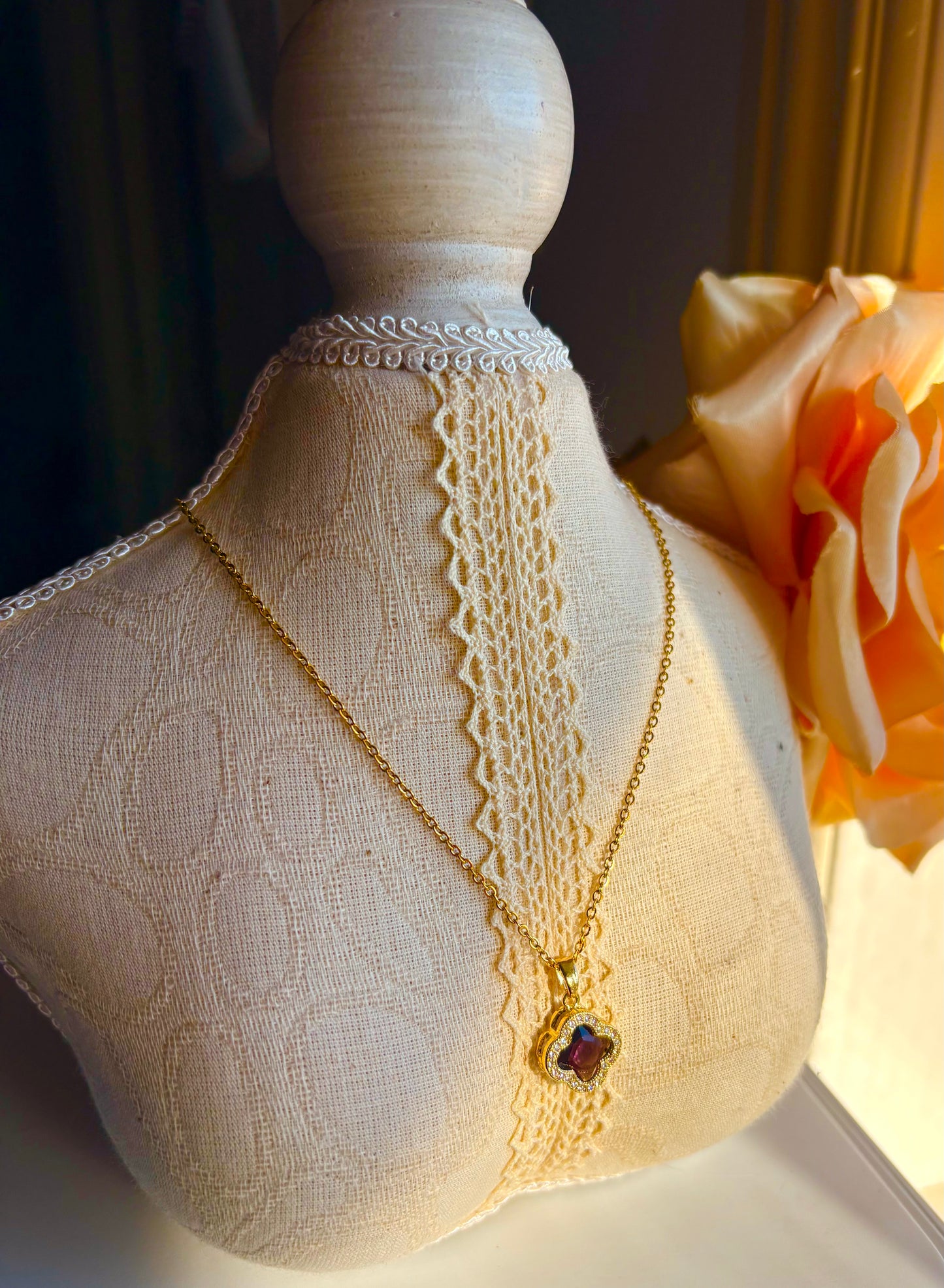 Purple Clover Pendant Necklace – 18K Gold Plated, Waterproof, Non-Tarnish