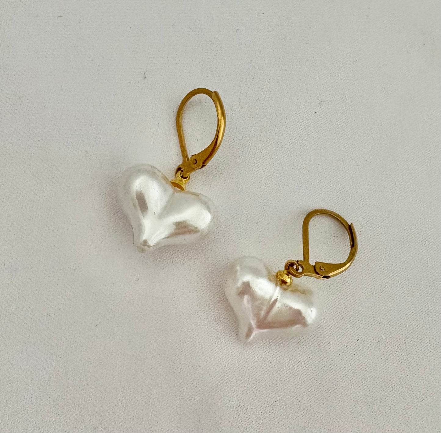Romantic pearl heart drop earrings in gold stainless steel
