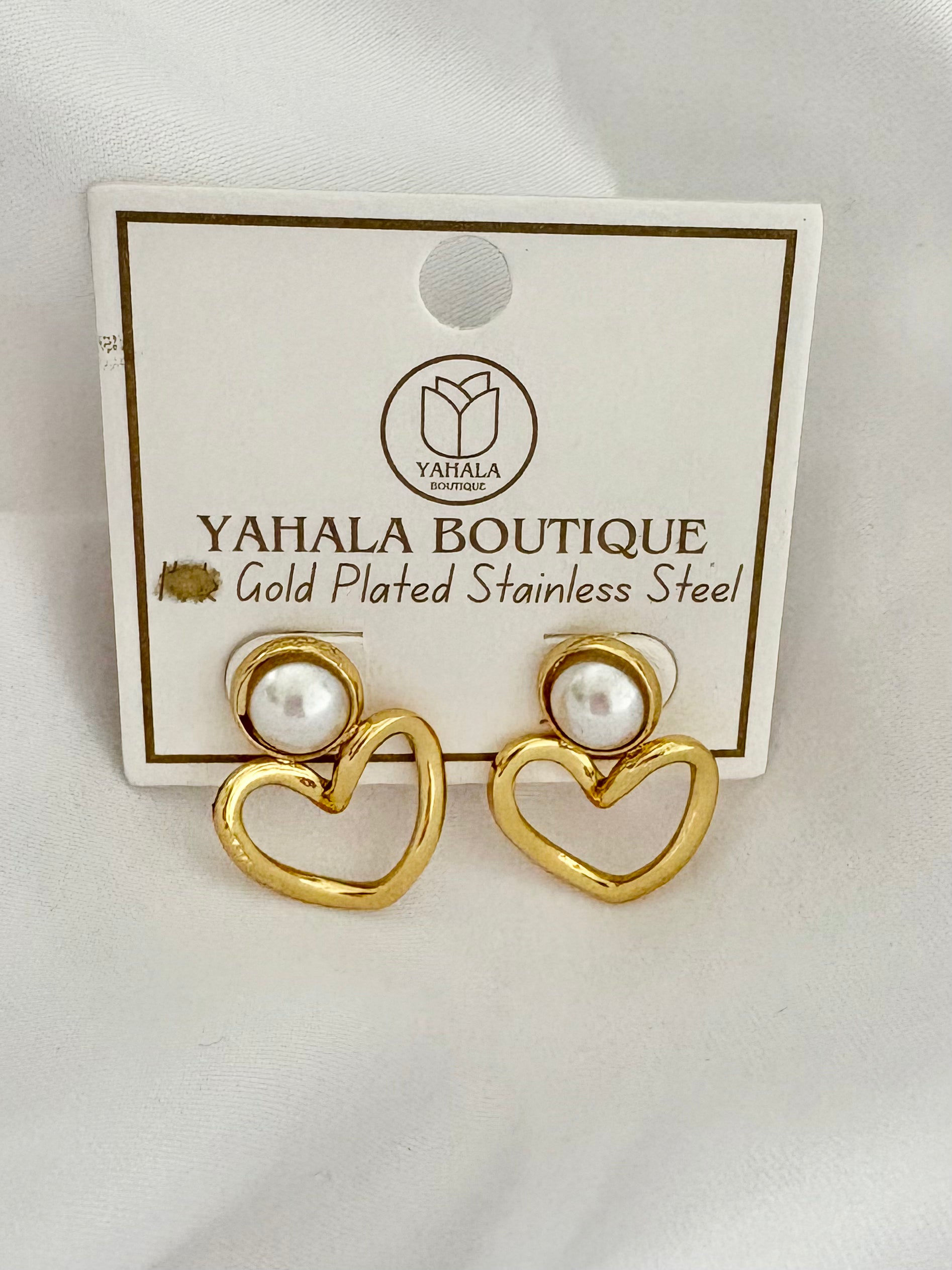 Romantic gold open-heart earrings with pearl detail