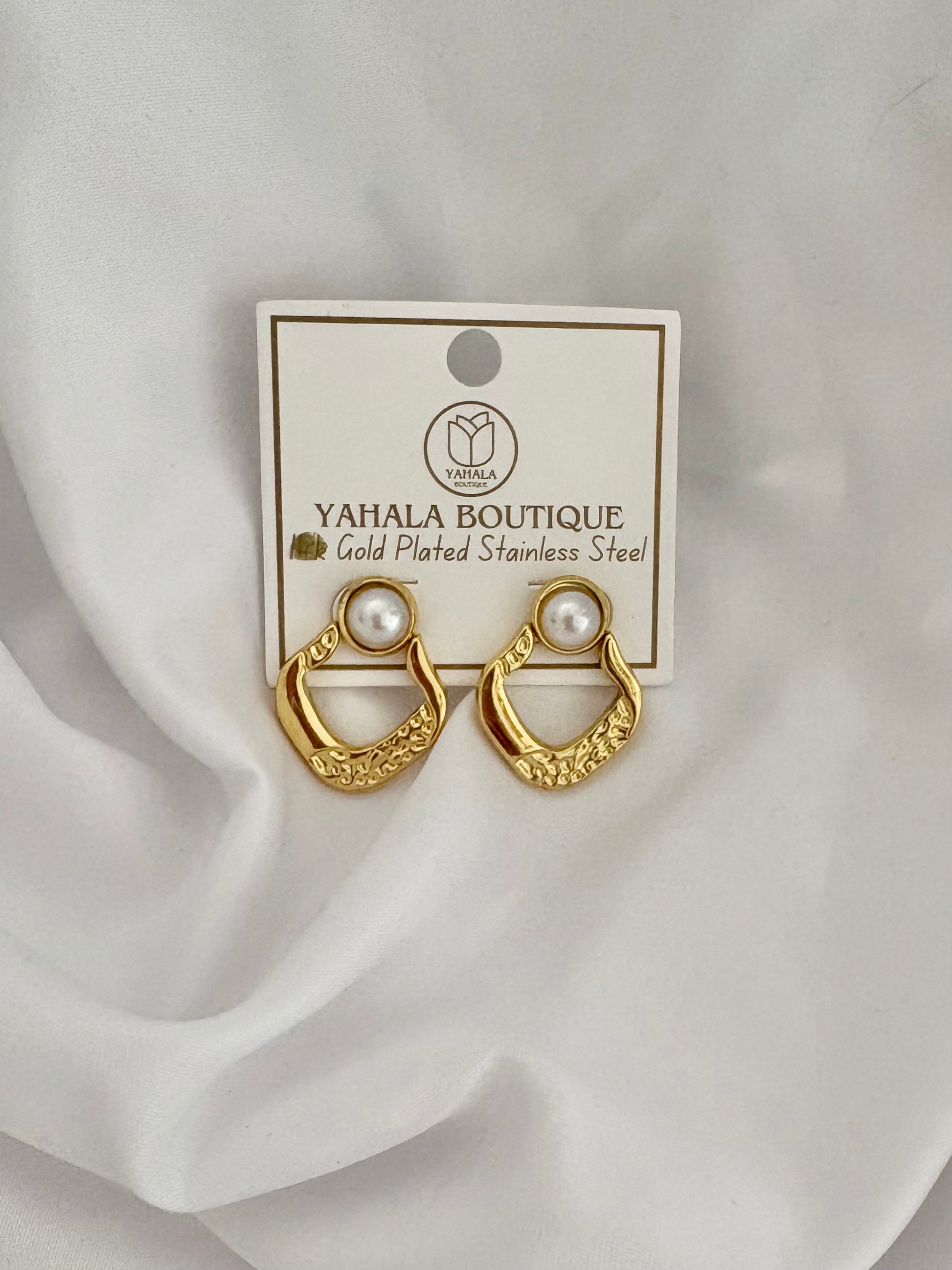 18K gold plated pearl and textured open-hoop earrings