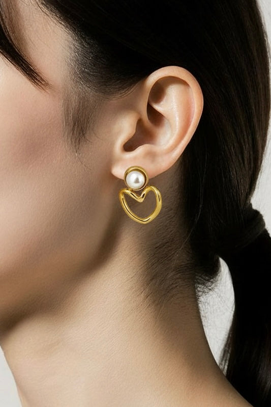 Gold heart-shaped drop earrings with pearl top, 3cm length