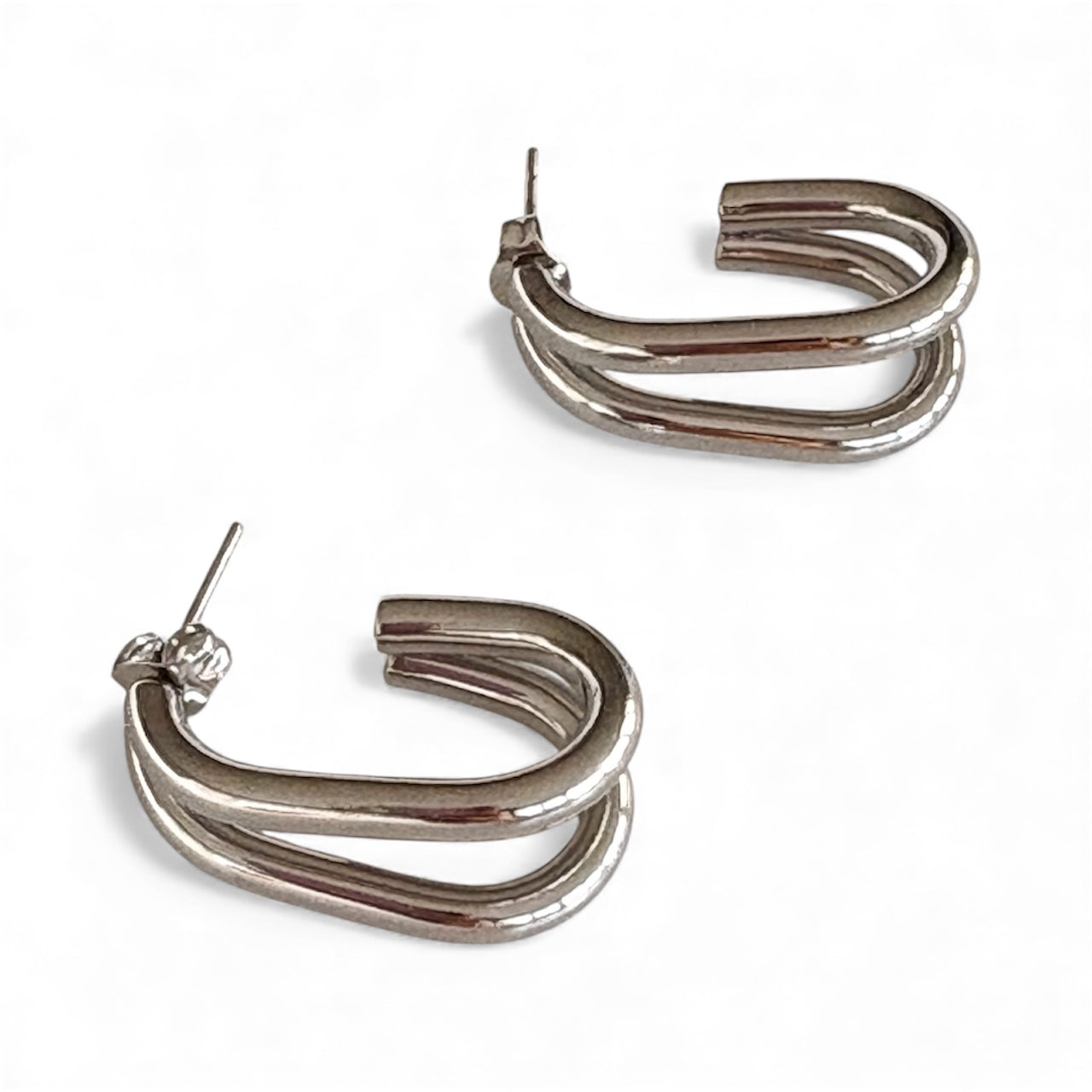 Silver double‑layer rectangular hoop earrings measuring 2.5 cm by 1 cm, featuring parallel loops and stud posts
