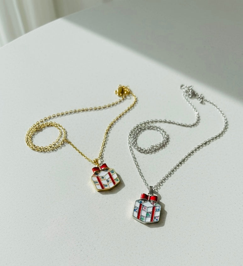 Christmas Gift Box Pendant Necklace – Adjustable 40–46 cm Chain